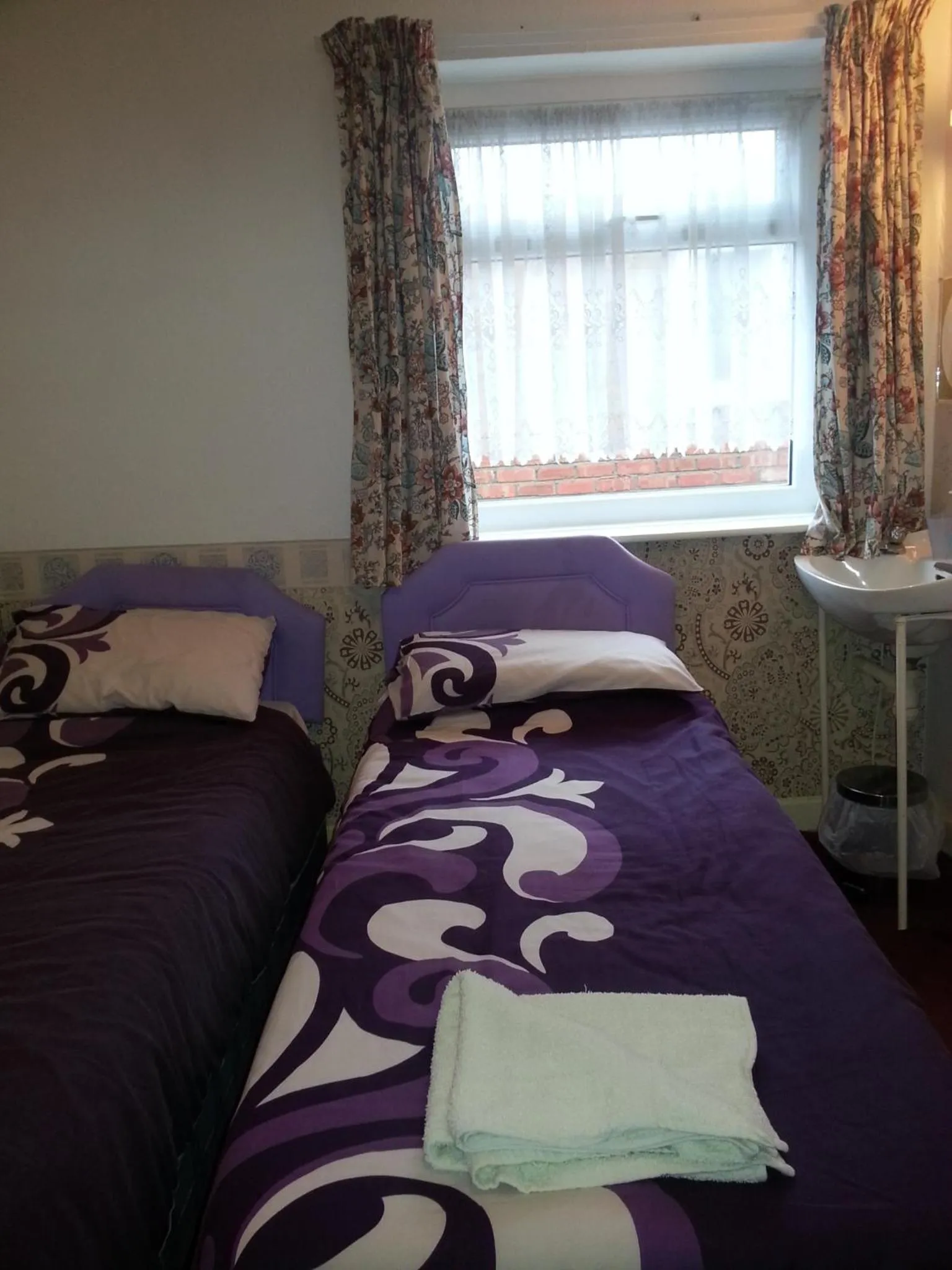 Bed in Jesmond International Hotel