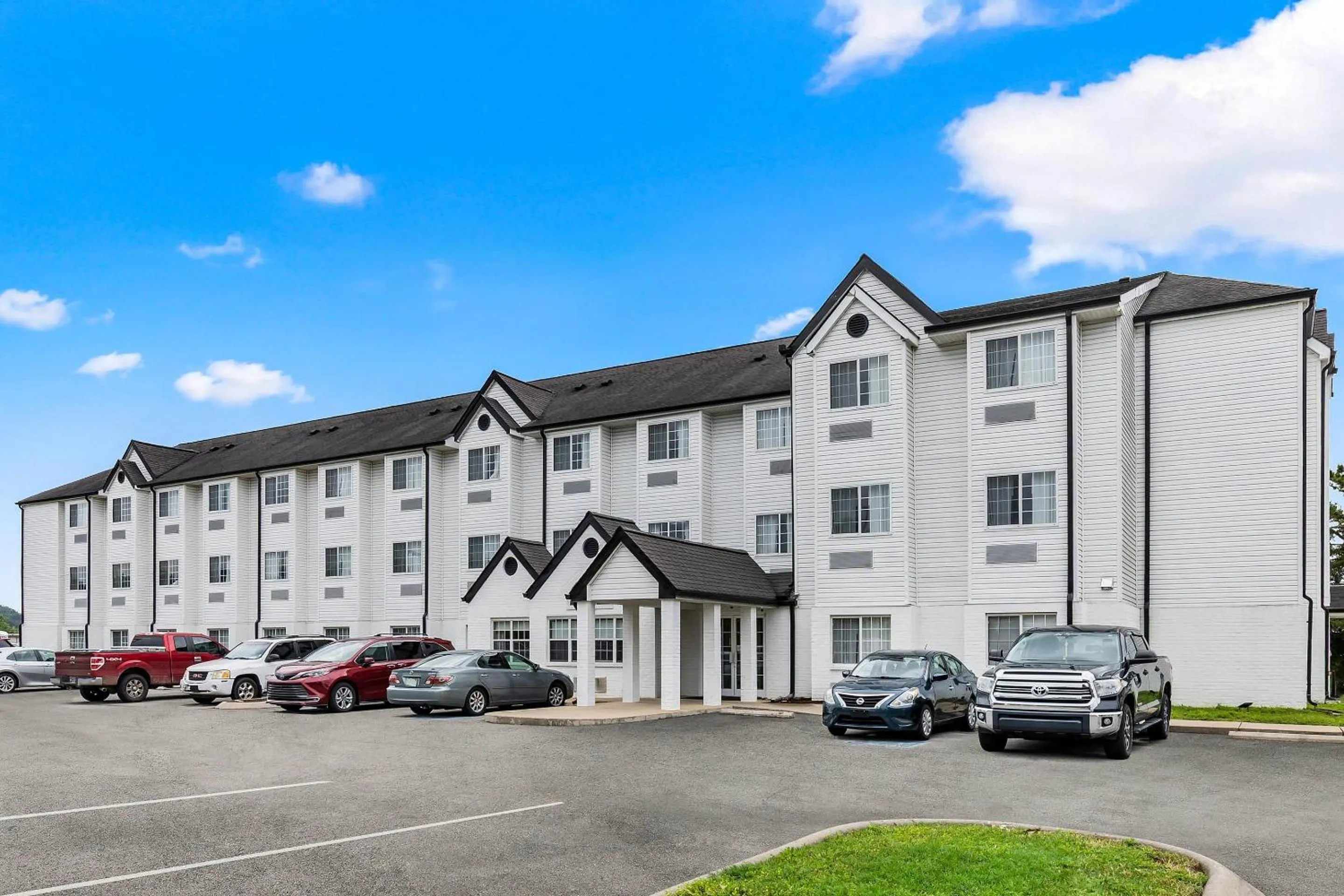 Property building in Quality Inn & Suites Nashville - Bellevue