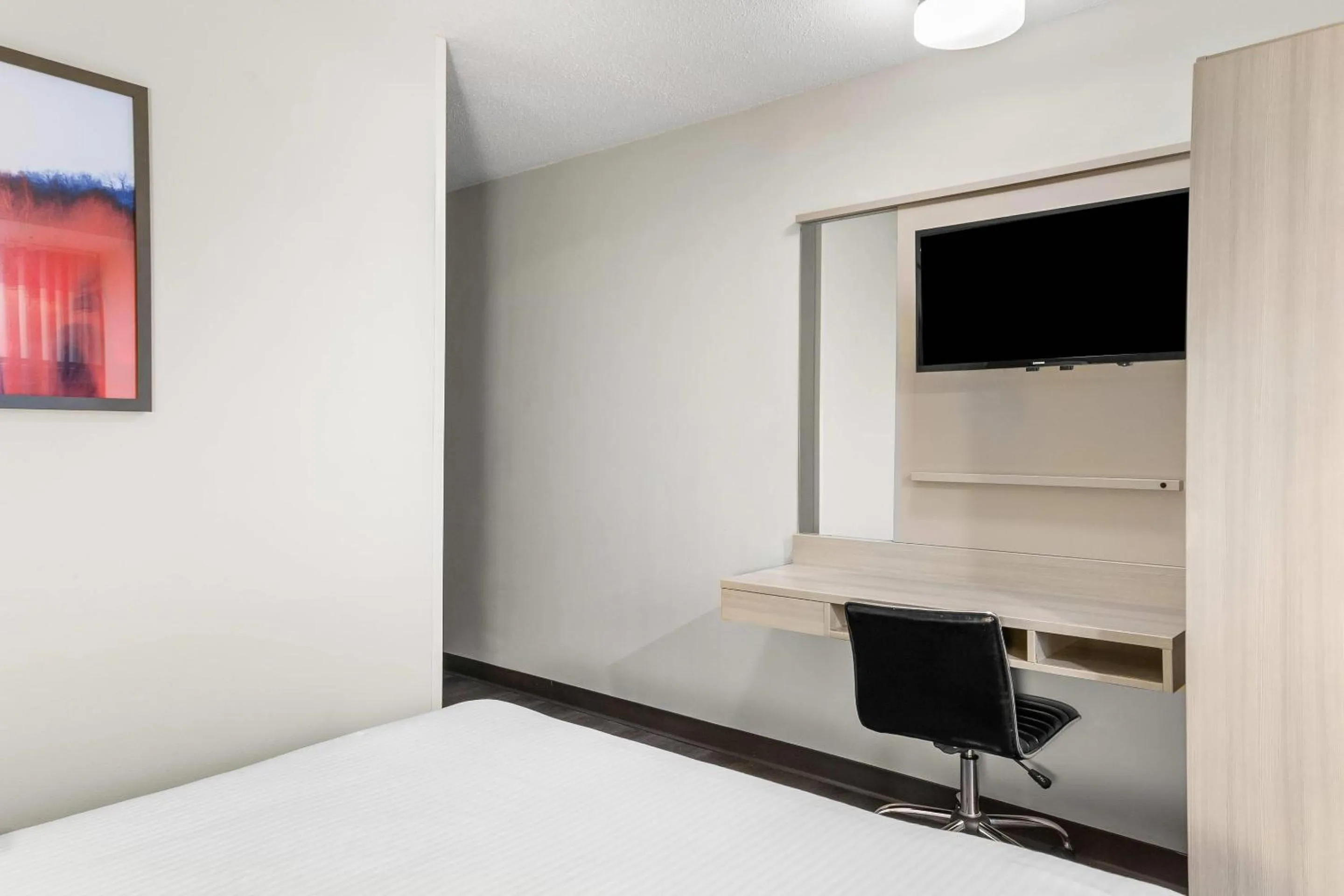 Bedroom, Bed in Quality Inn & Suites Nashville - Bellevue