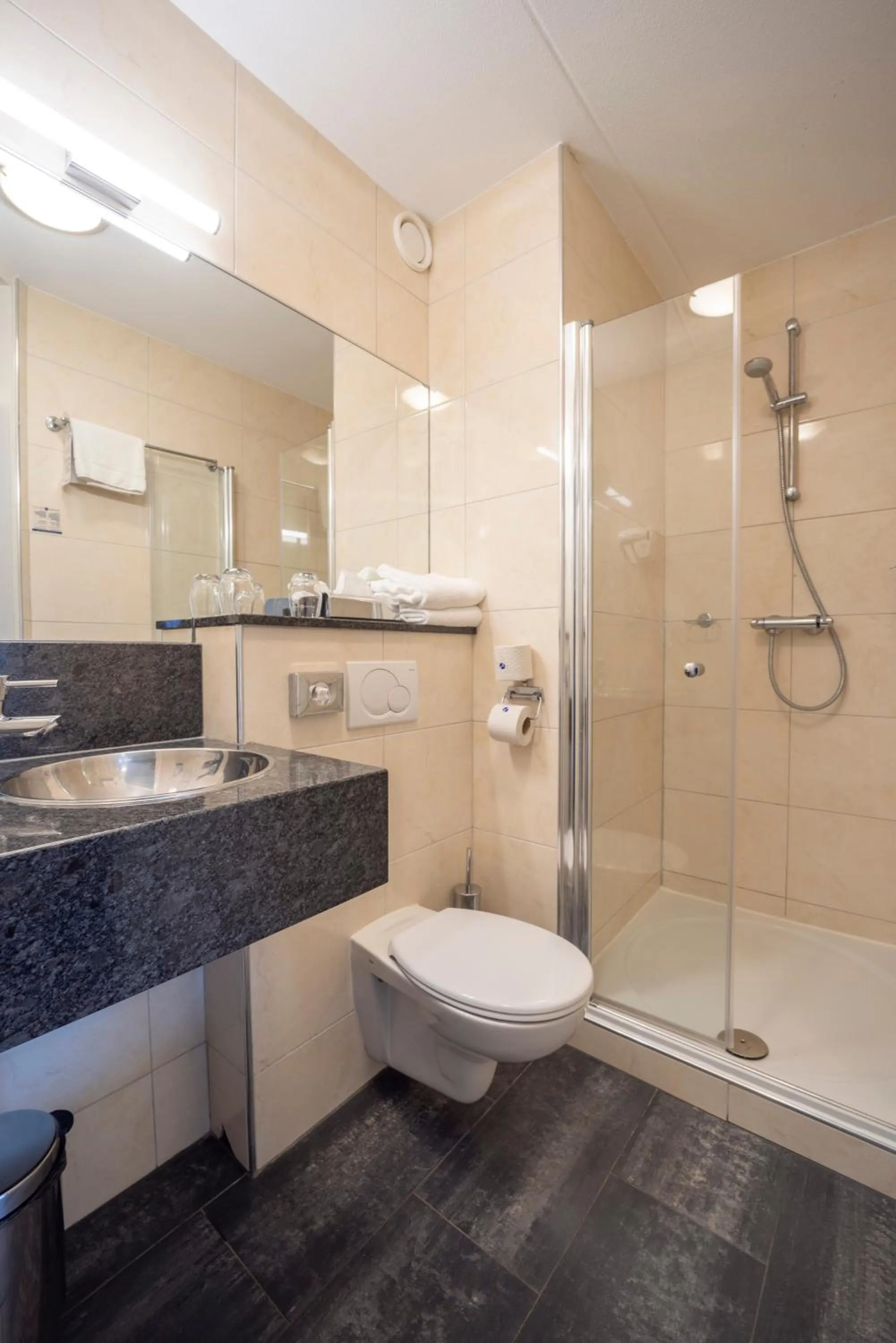 Bathroom in Fletcher Hotel-Restaurant Arneville-Middelburg