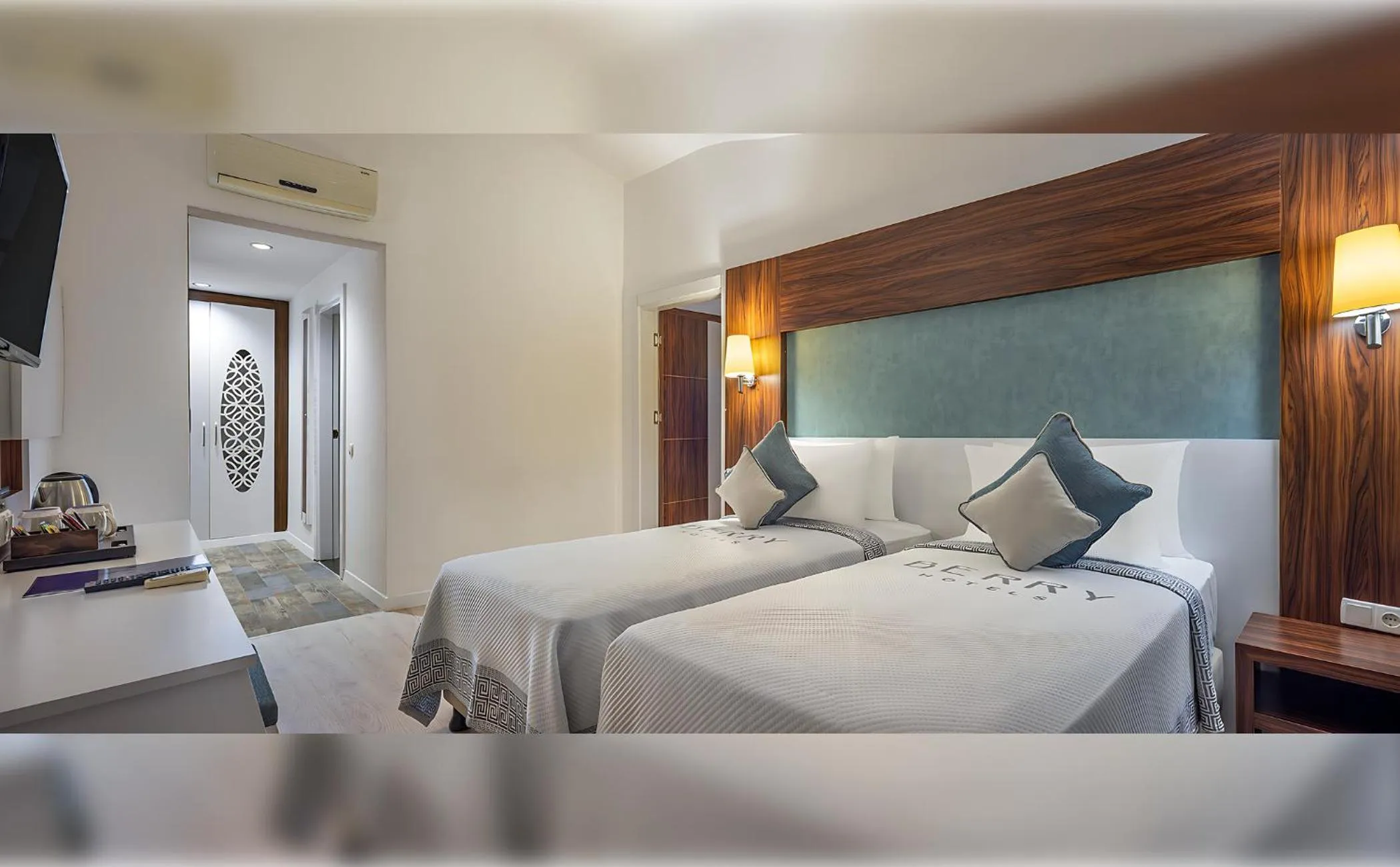 Photo of the whole room, Bed in Berry Blue Hotels