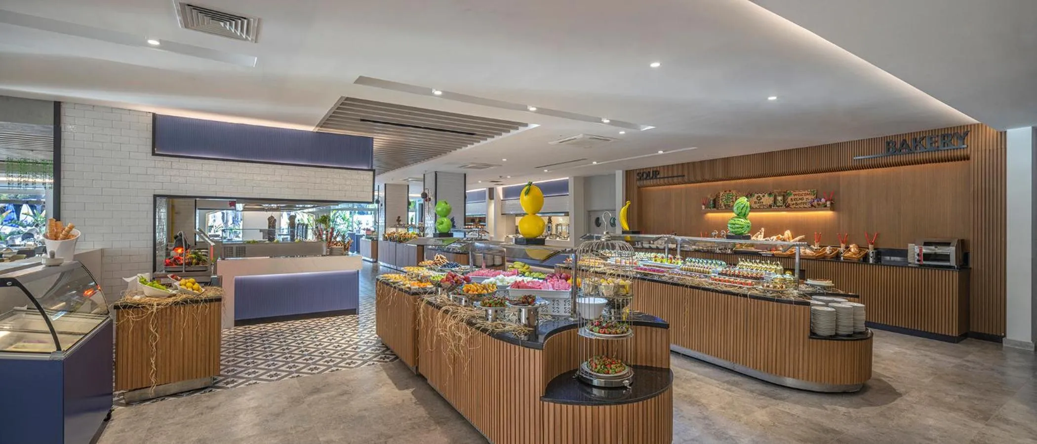 Restaurant/places to eat in Berry Blue Hotels