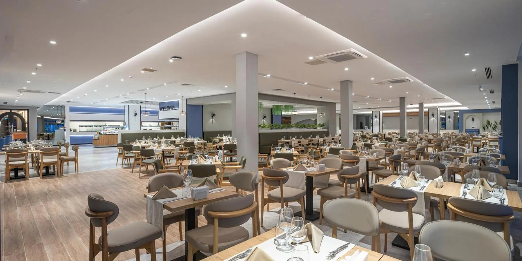 Restaurant/places to eat in Berry Blue Hotels