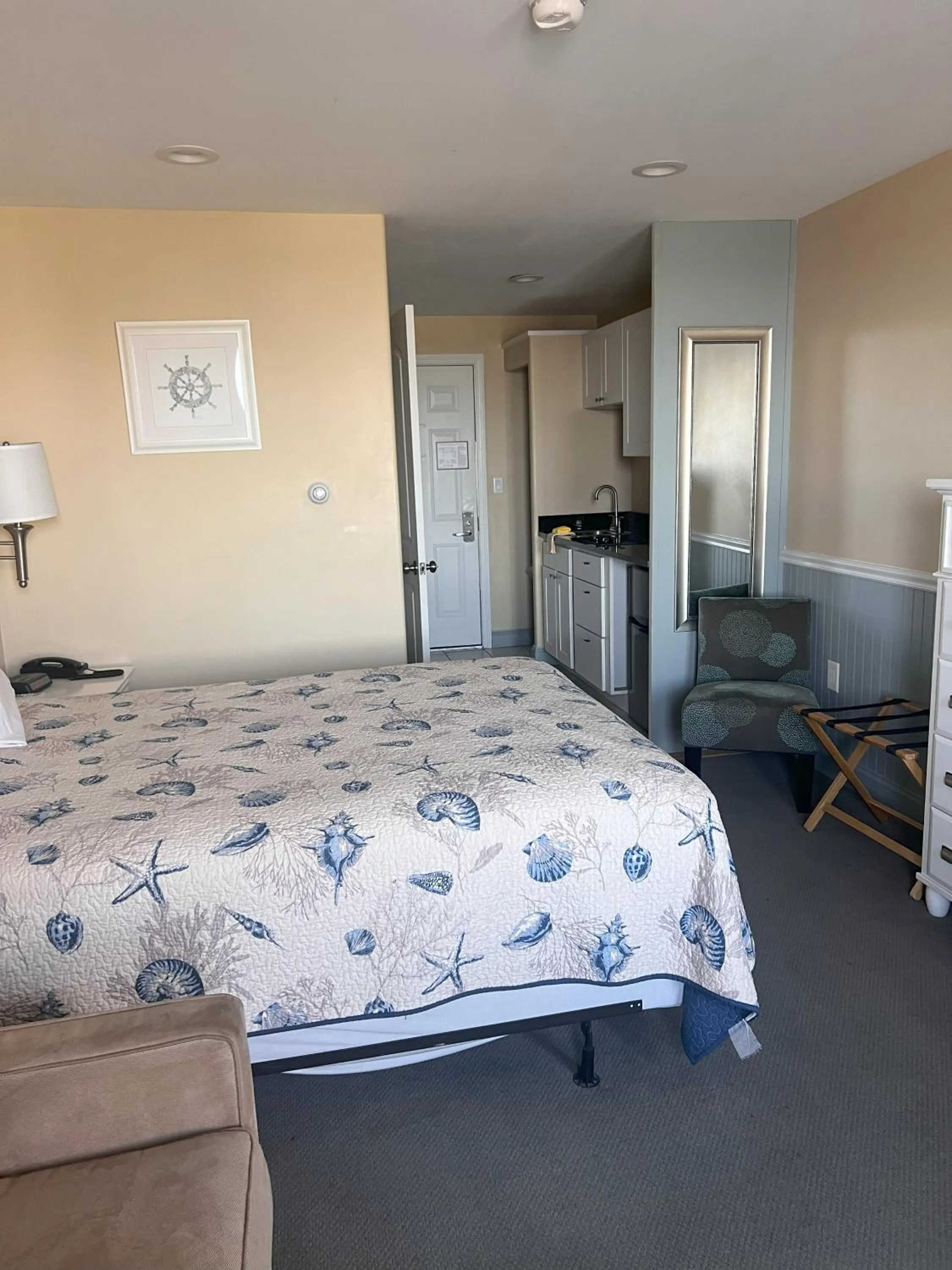 Bed in Trade Winds on the Bay