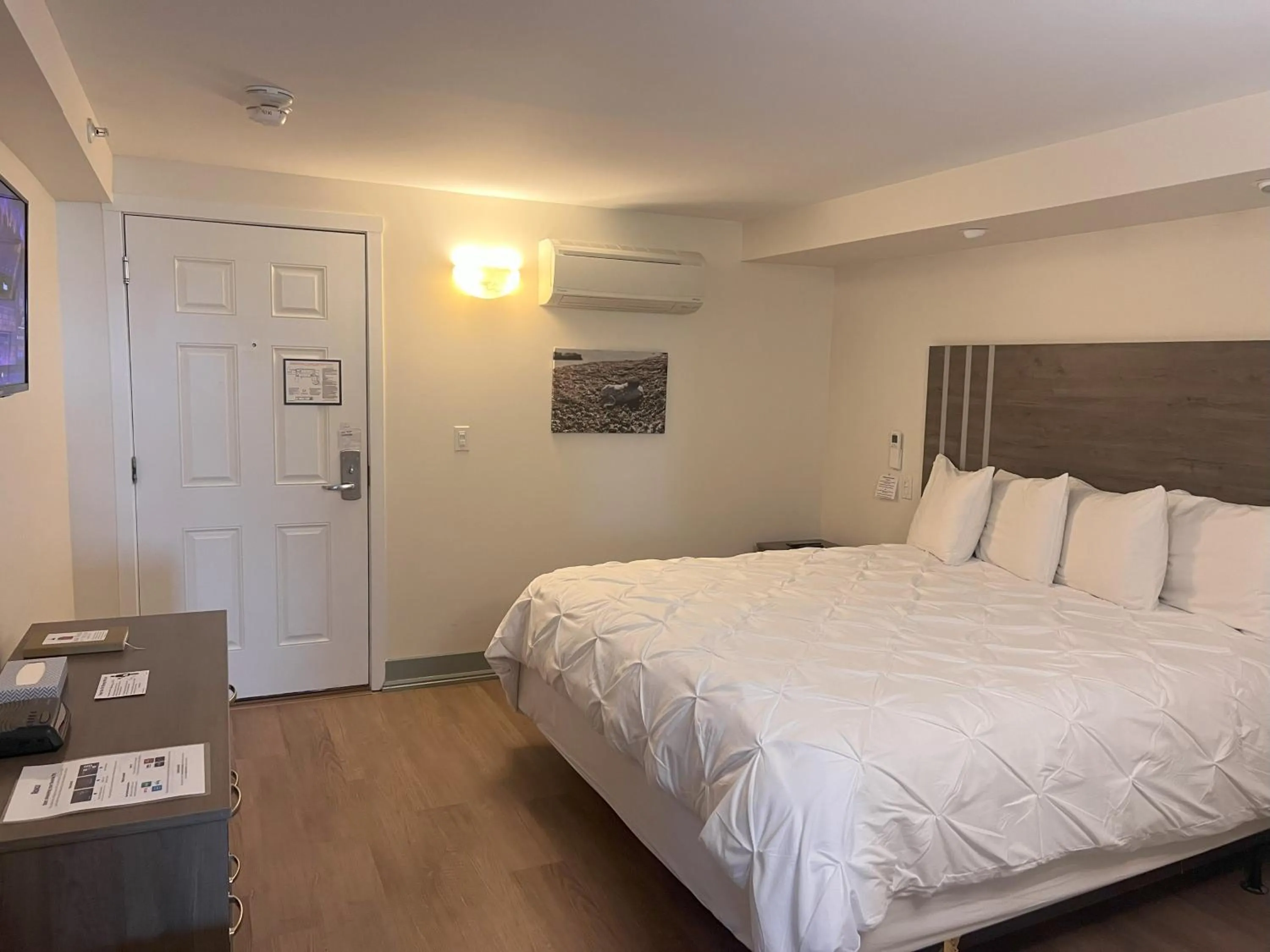 Bed in Trade Winds on the Bay