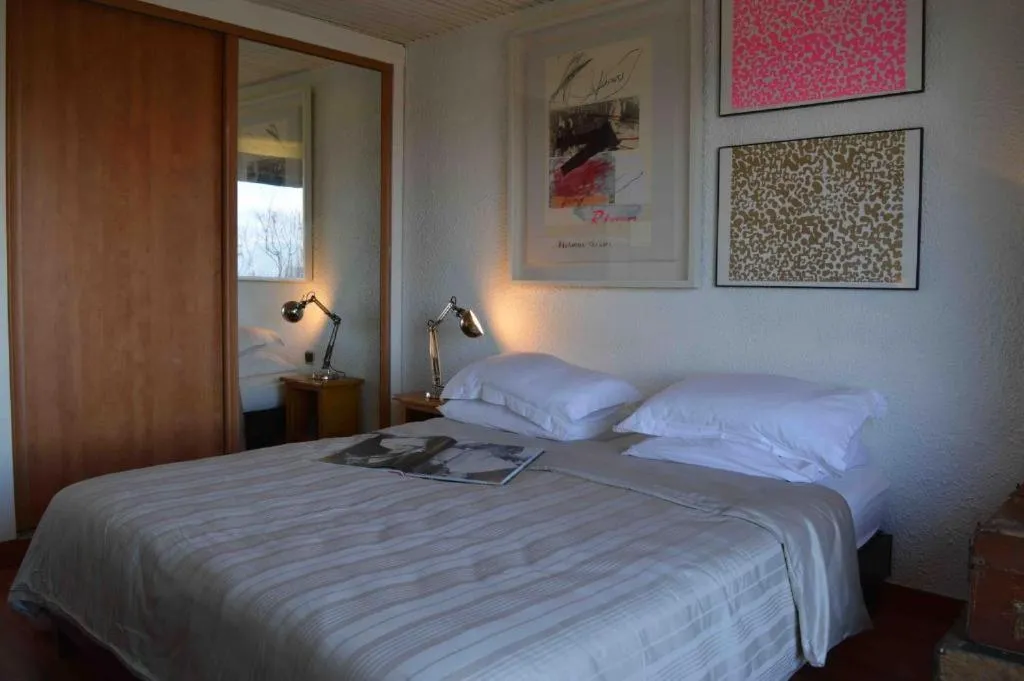 Bedroom, Bed in Casa mARTa : Suites, terrasses et vue panoramique