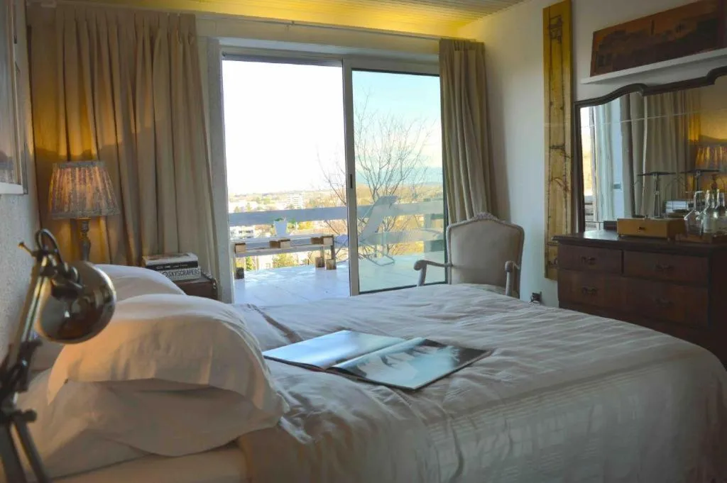 Bedroom, Bed in Casa mARTa : Suites, terrasses et vue panoramique