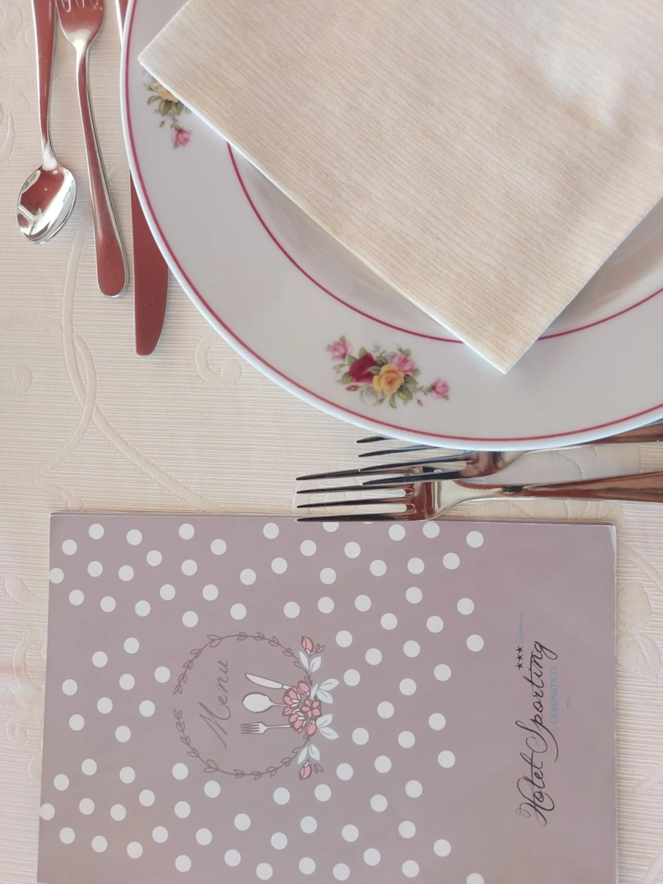 Restaurant/places to eat in Hotel Sporting