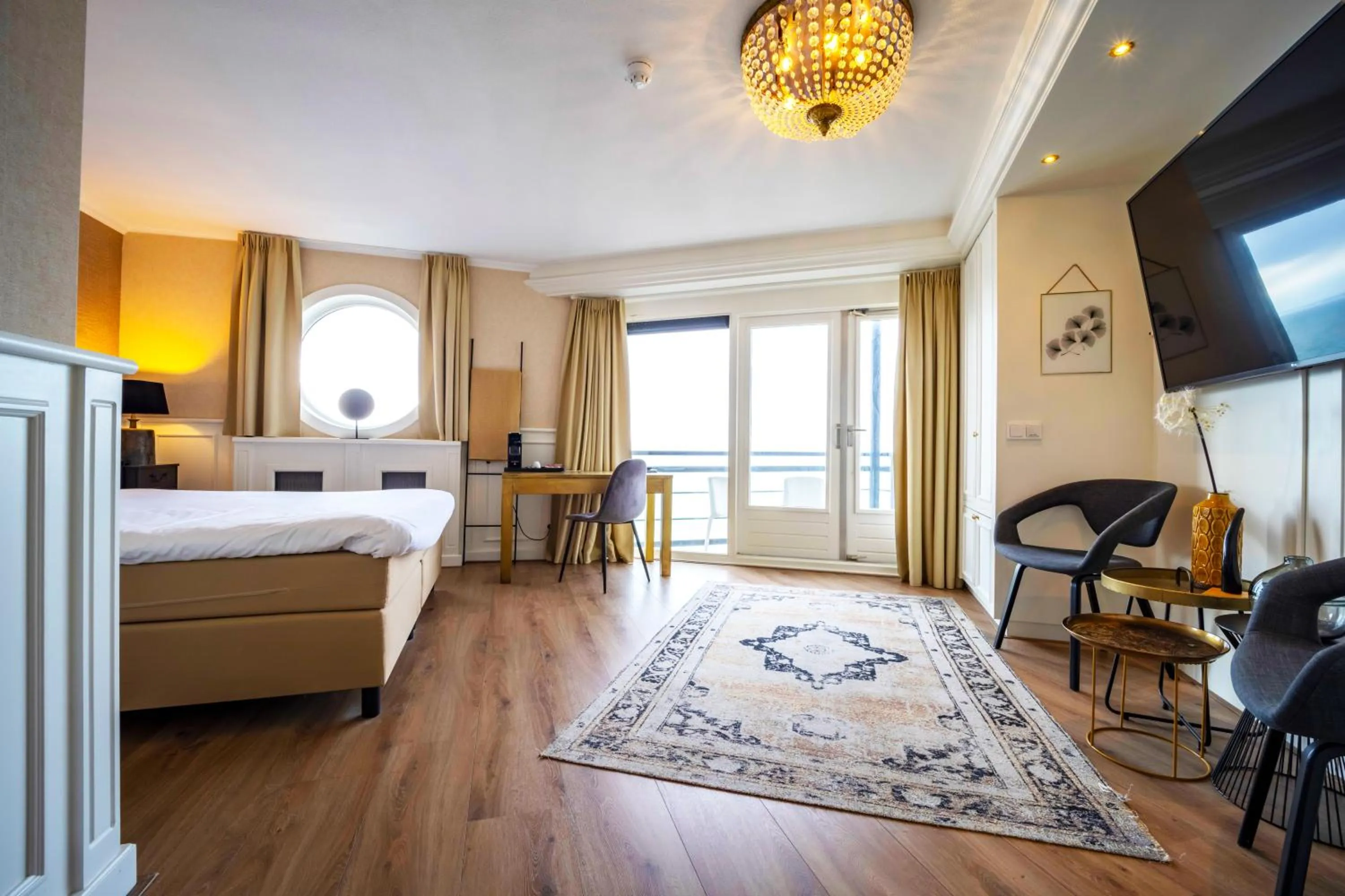 Toilet, Bed in Fletcher Hotel-Restaurant Arion-Vlissingen