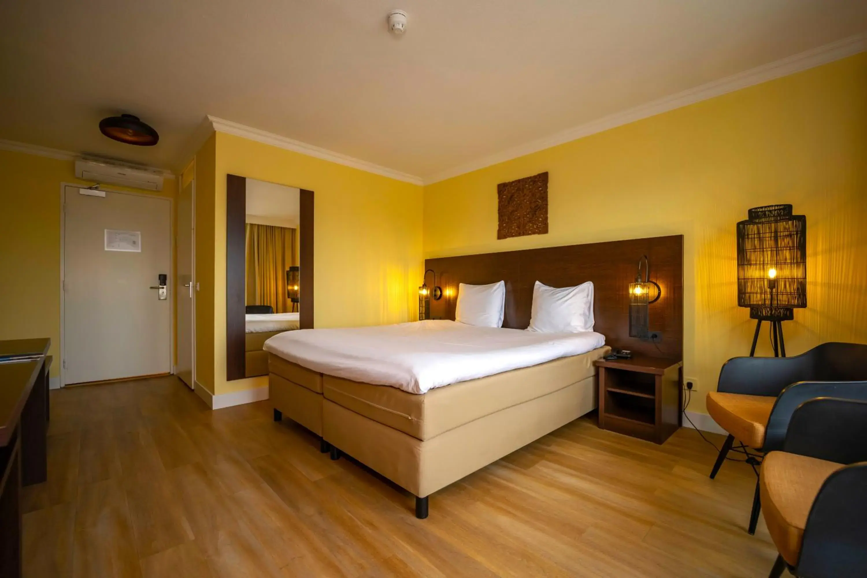 Deluxe Double Room with Balcony in Fletcher Hotel-Restaurant Arion-Vlissingen Deluxe Double Room with Balcony in Fletcher Hotel-Restaurant Arion-Vlissingen