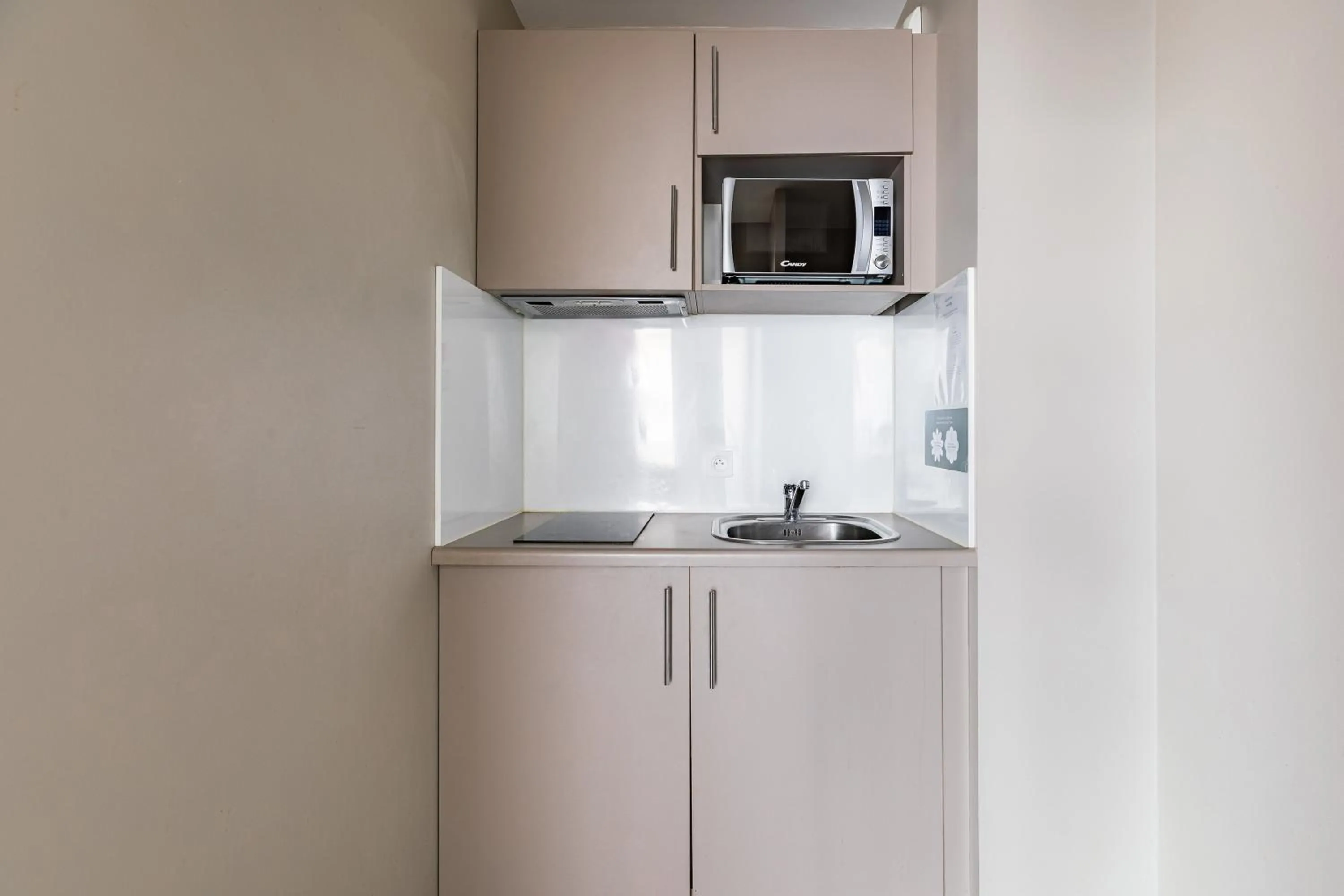 Kitchen or kitchenette in Appart’City Confort Rennes – Cesson Sévigné
