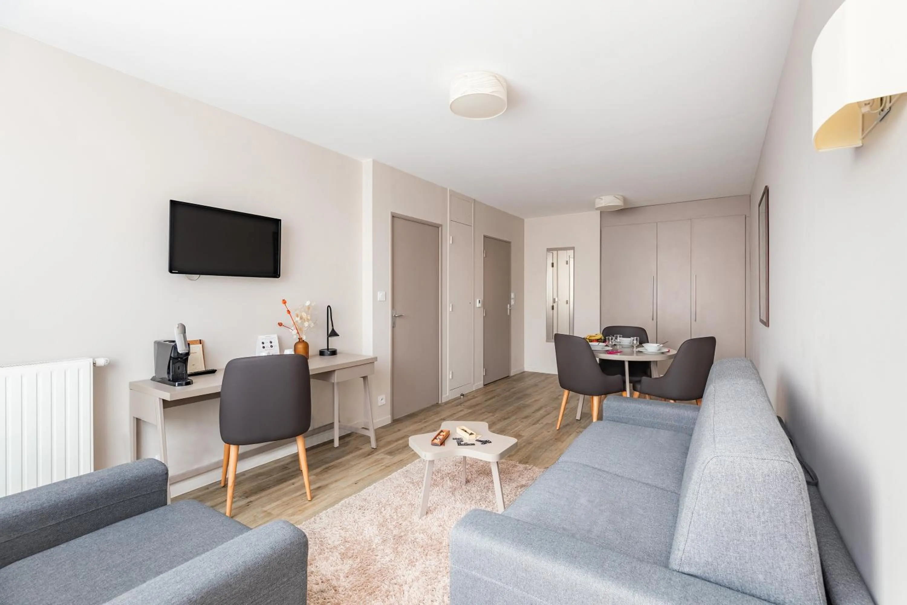 TV and multimedia in Appart’City Confort Rennes – Cesson Sévigné