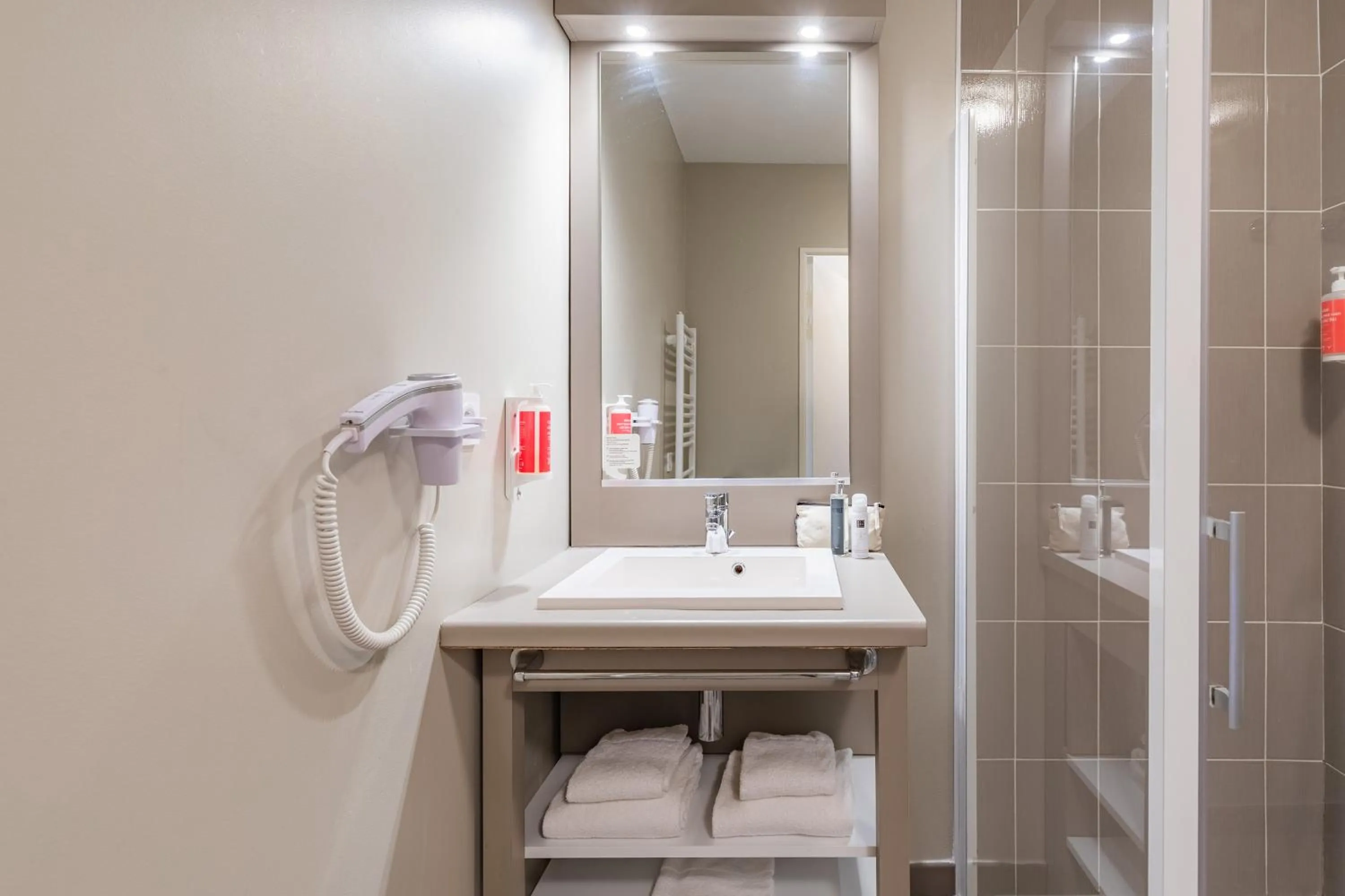 Shower in Appart’City Confort Rennes – Cesson Sévigné