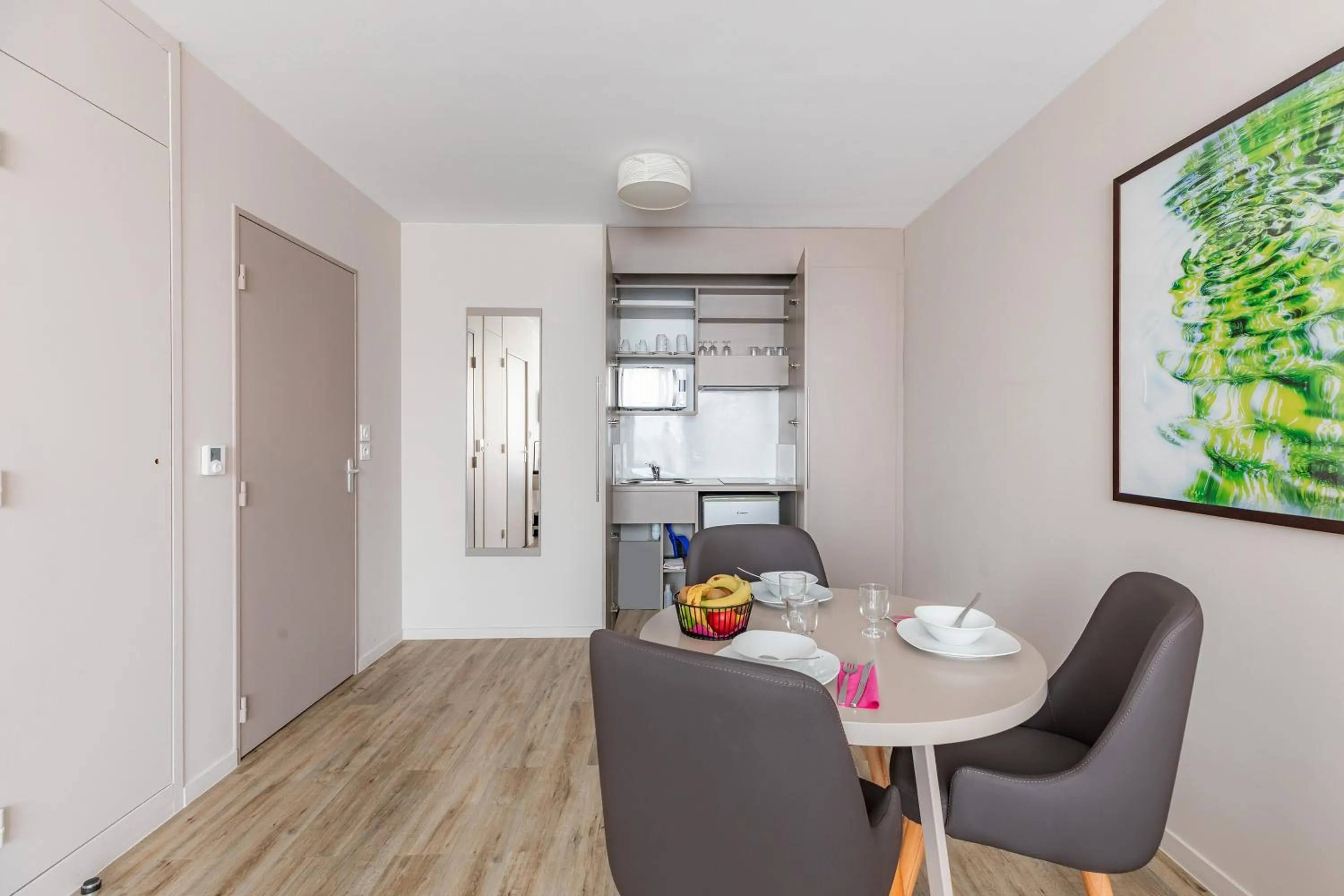 Kitchen or kitchenette in Appart’City Confort Rennes – Cesson Sévigné