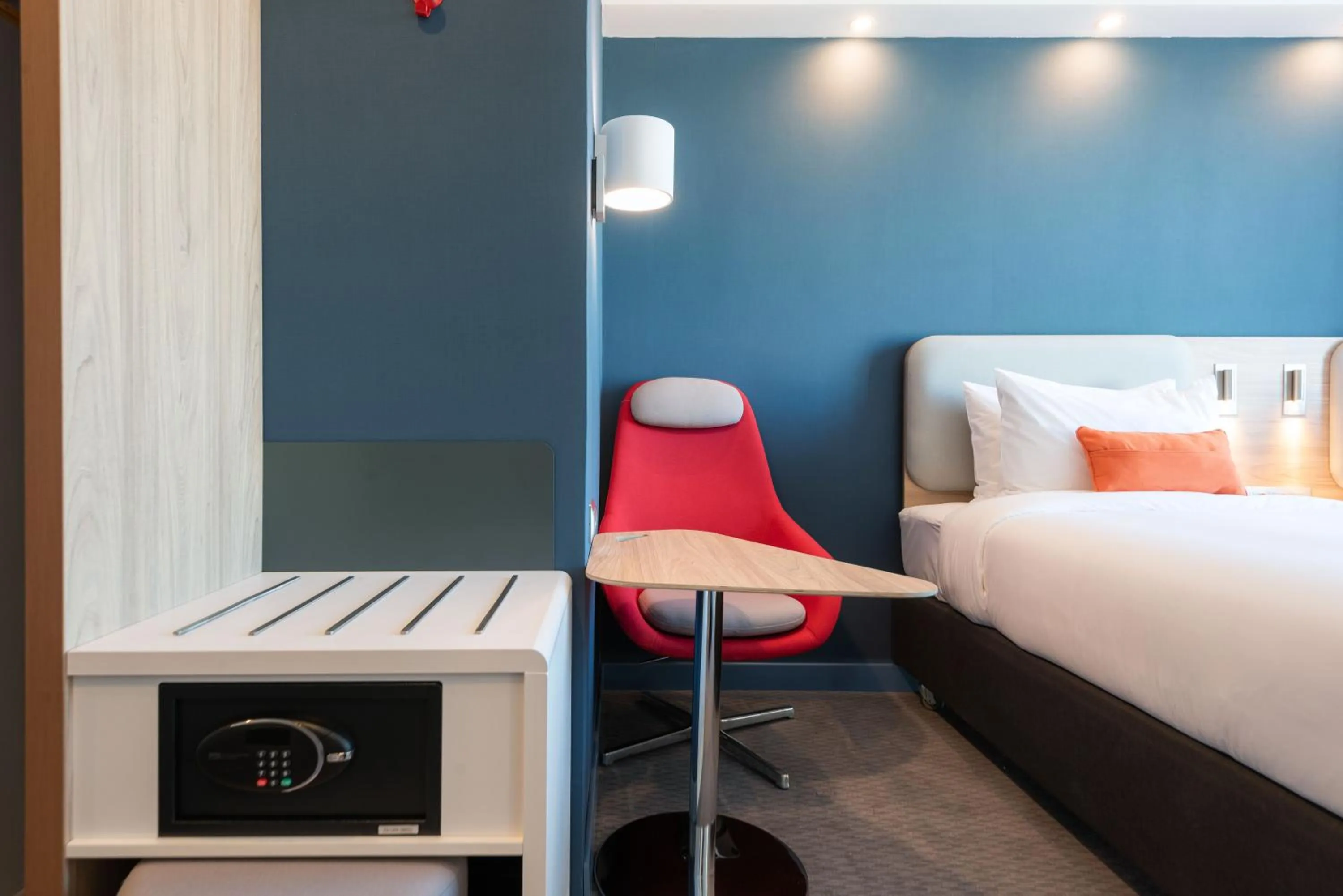 safe, Bed in Holiday Inn Express - Astana - Turan by IHG