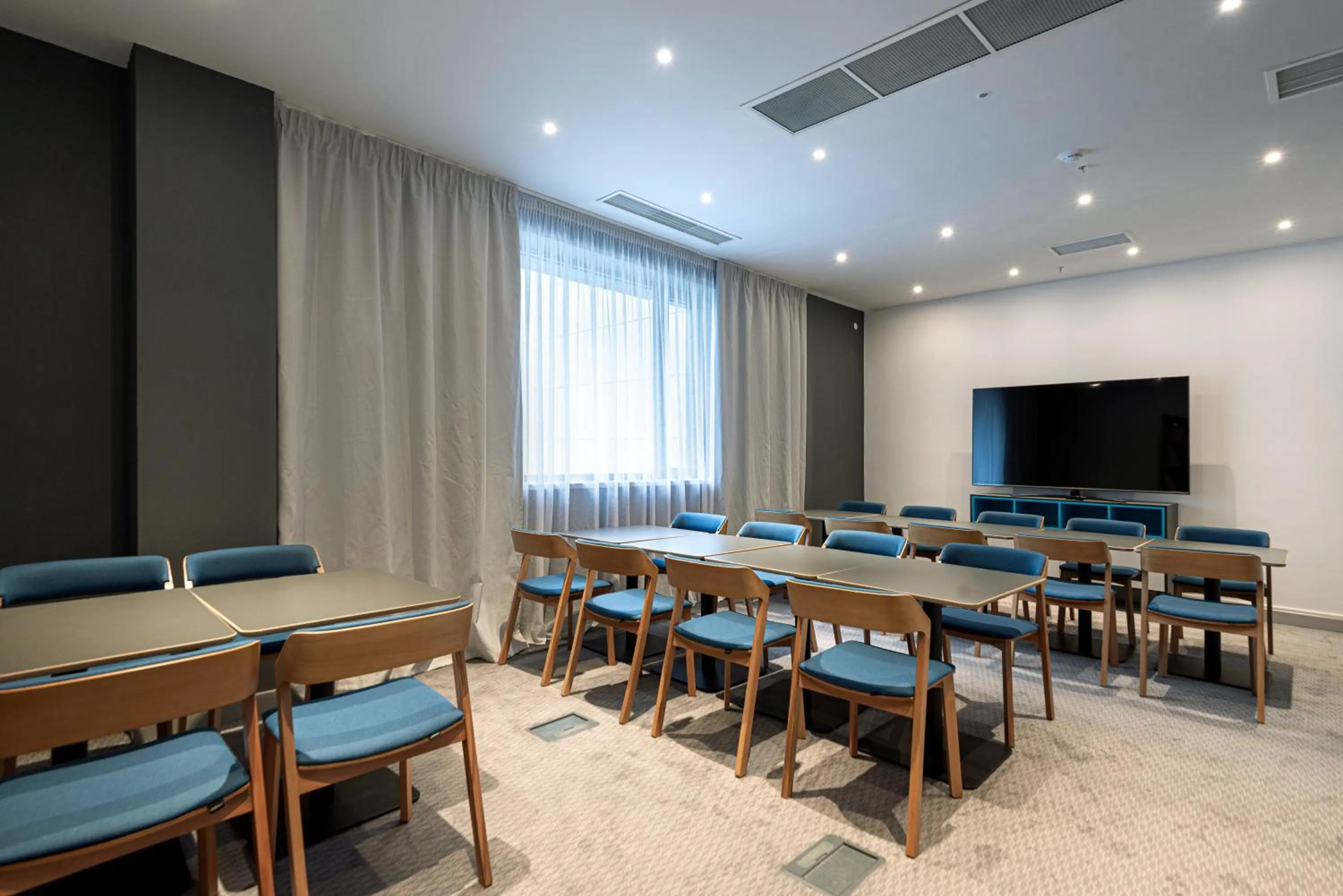Meeting/conference room in Holiday Inn Express - Astana - Turan by IHG