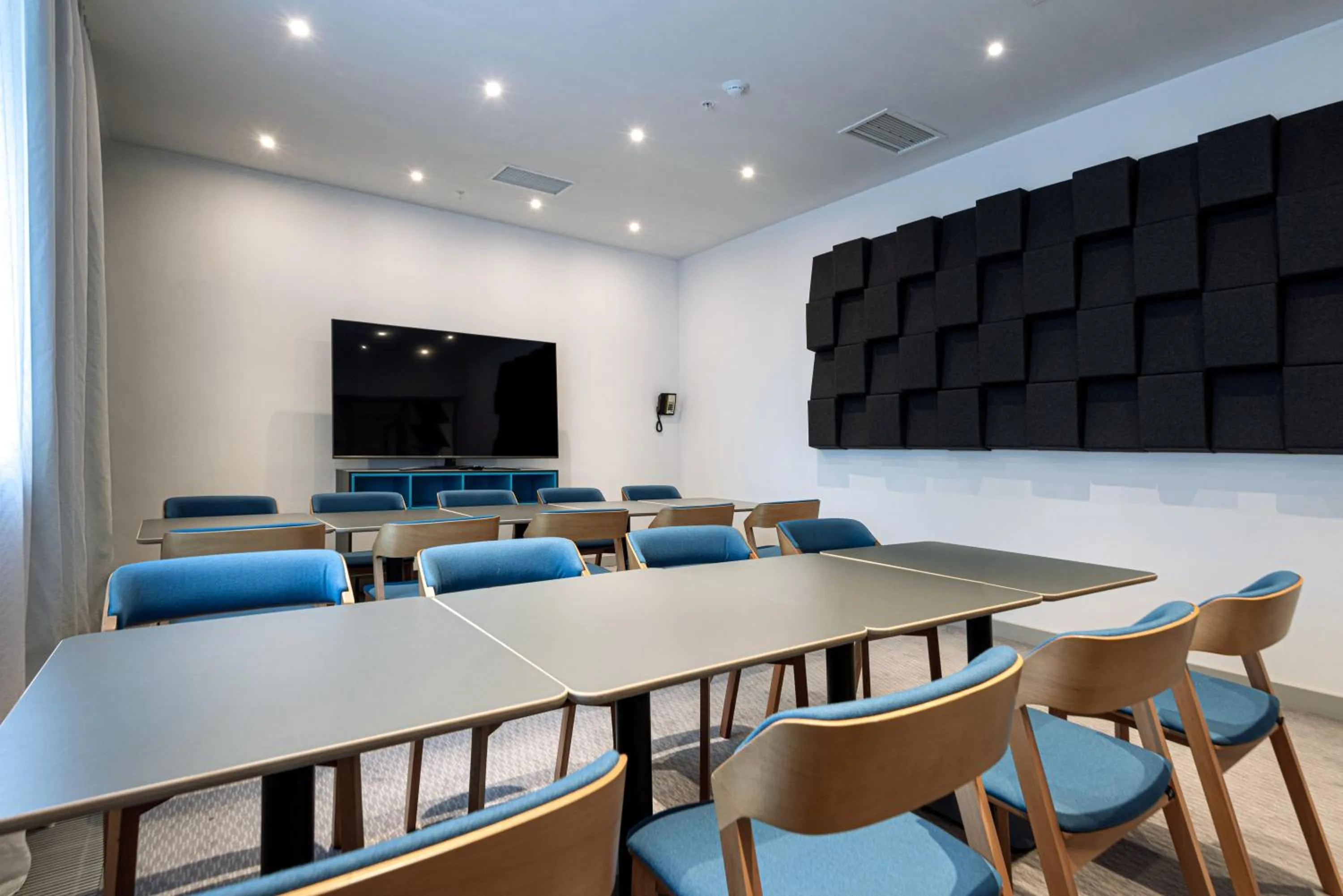 Meeting/conference room in Holiday Inn Express - Astana - Turan by IHG