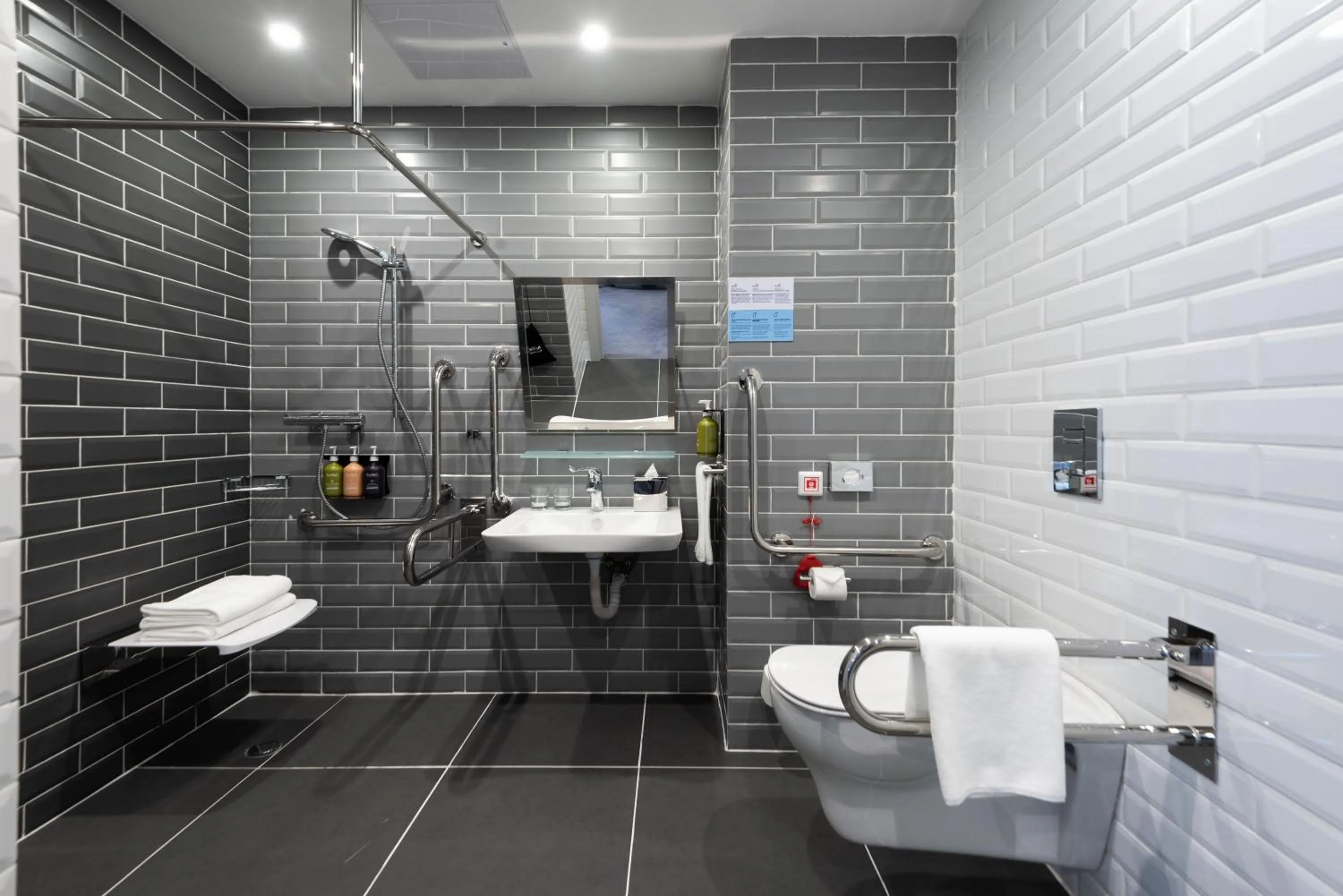 Shower in Holiday Inn Express - Astana - Turan by IHG