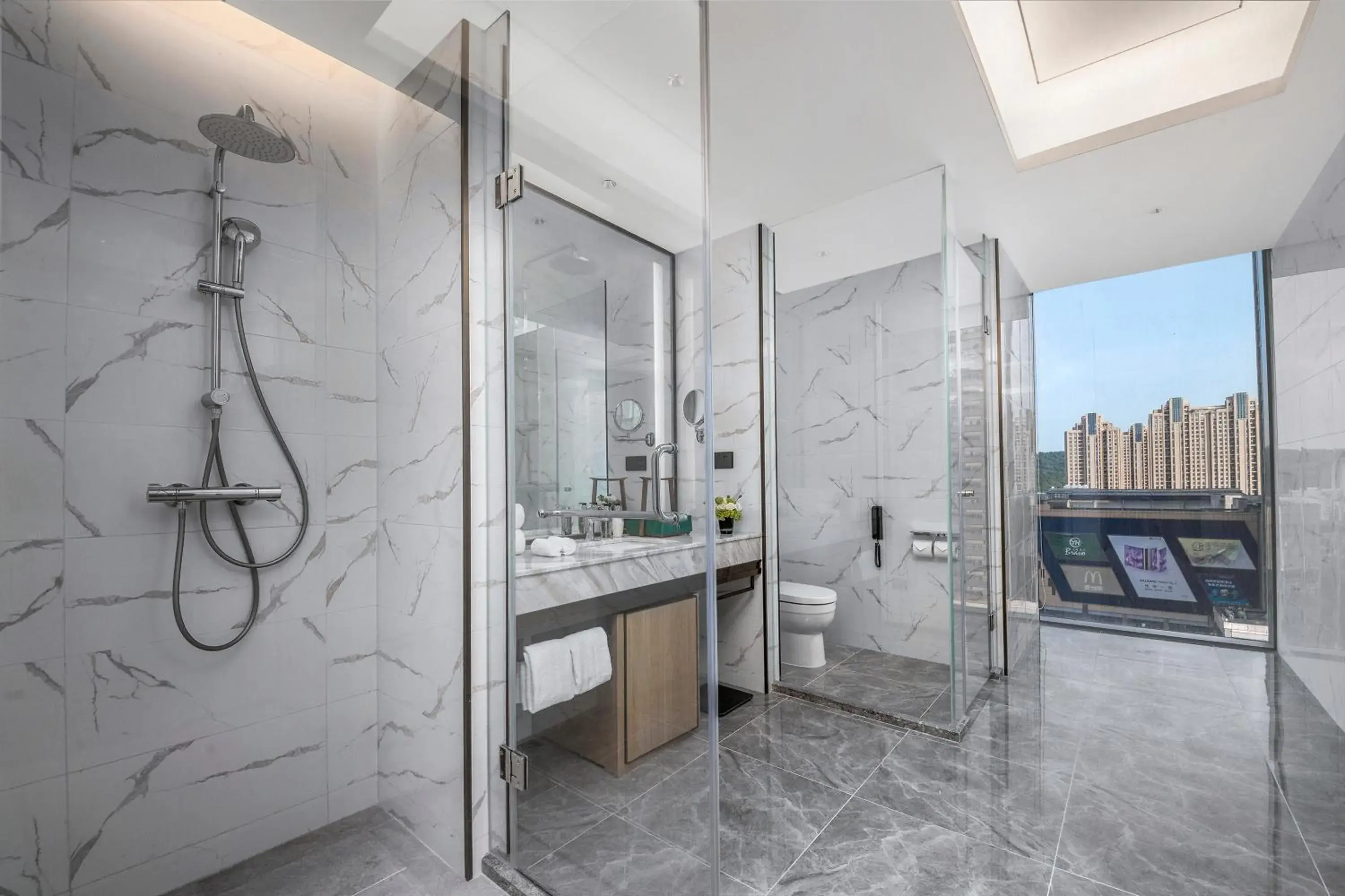 Premium King Room in Crowne Plaza Hangzhou Linping by IHG Premium King Room in Crowne Plaza Hangzhou Linping by IHG