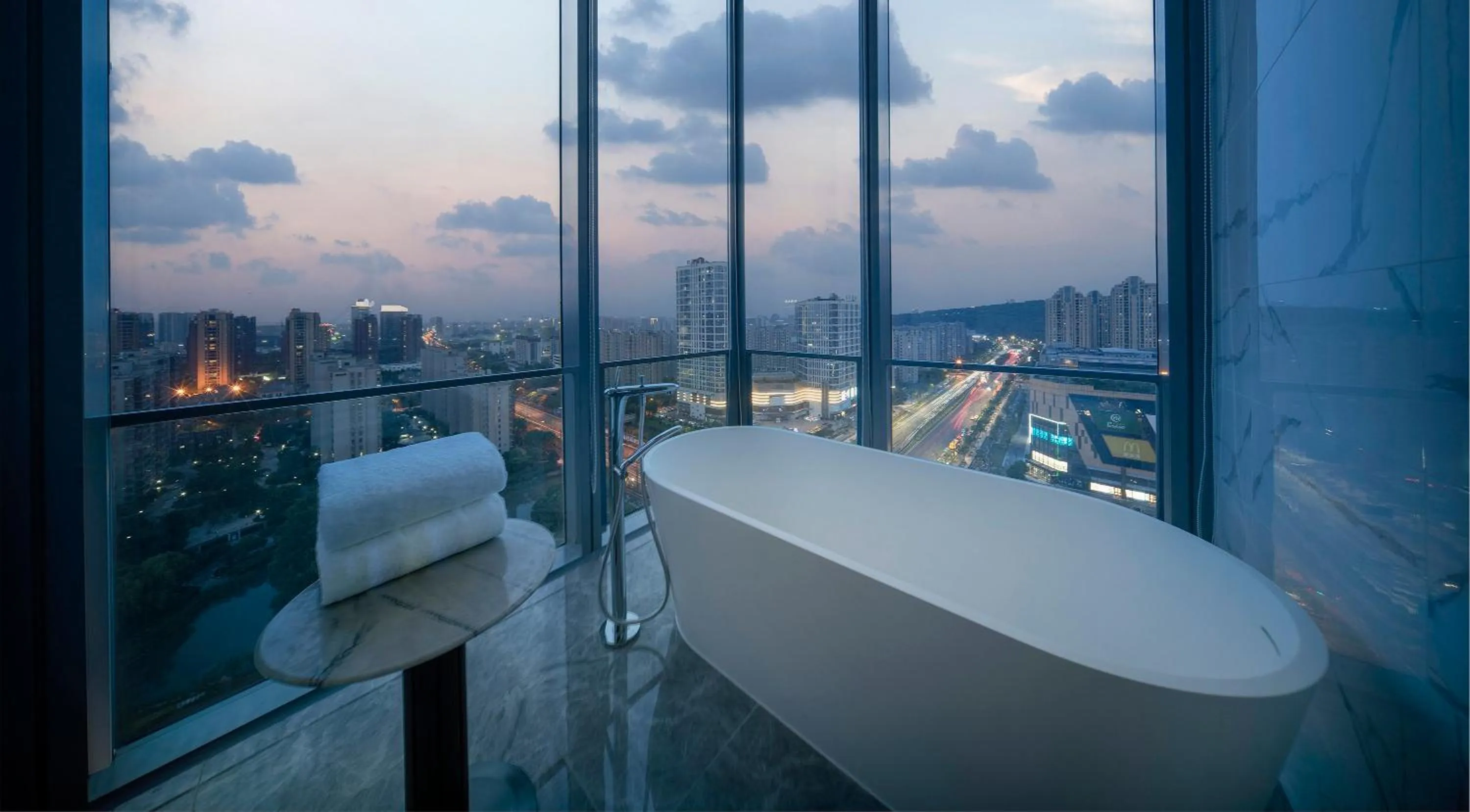 Photo of the whole room in Crowne Plaza Hangzhou Linping by IHG