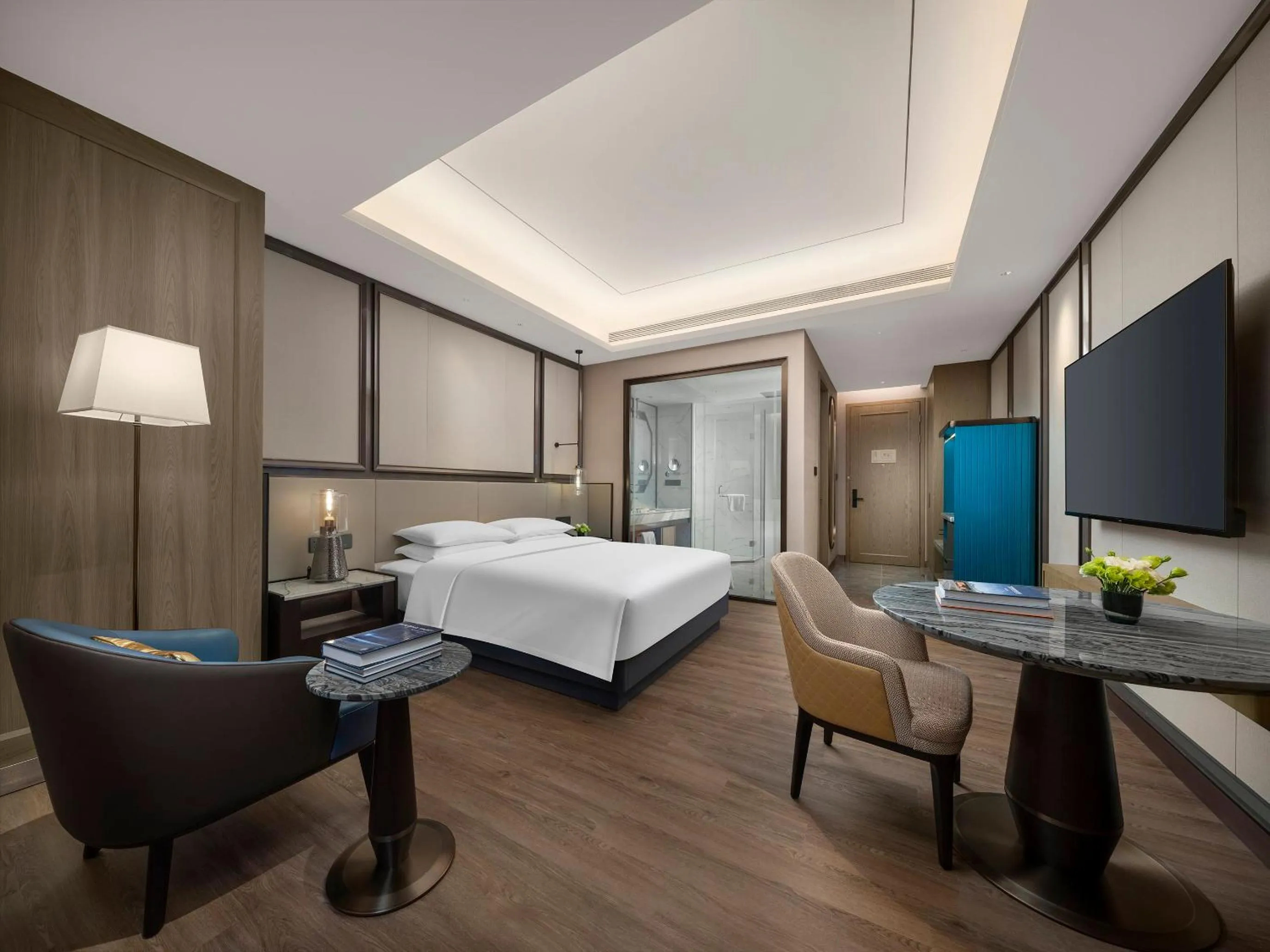 Photo of the whole room, Bed in Crowne Plaza Hangzhou Linping by IHG