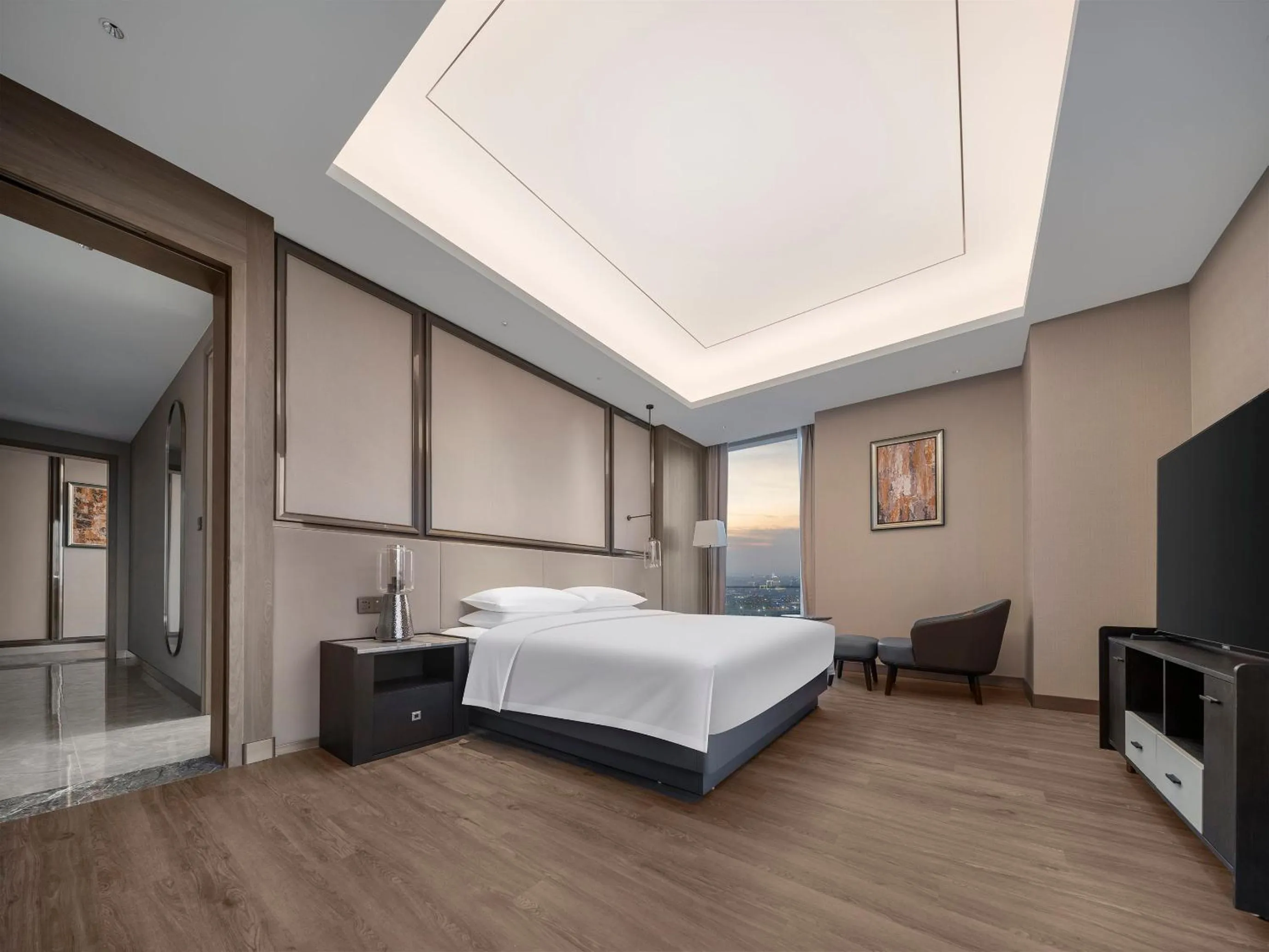 Photo of the whole room, Bed in Crowne Plaza Hangzhou Linping by IHG