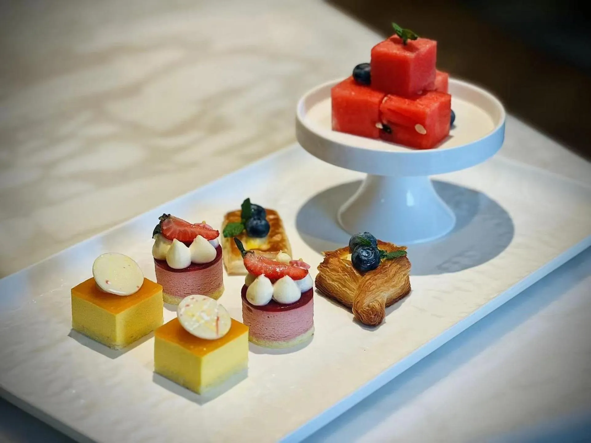 Restaurant/places to eat in Crowne Plaza Hangzhou Linping by IHG