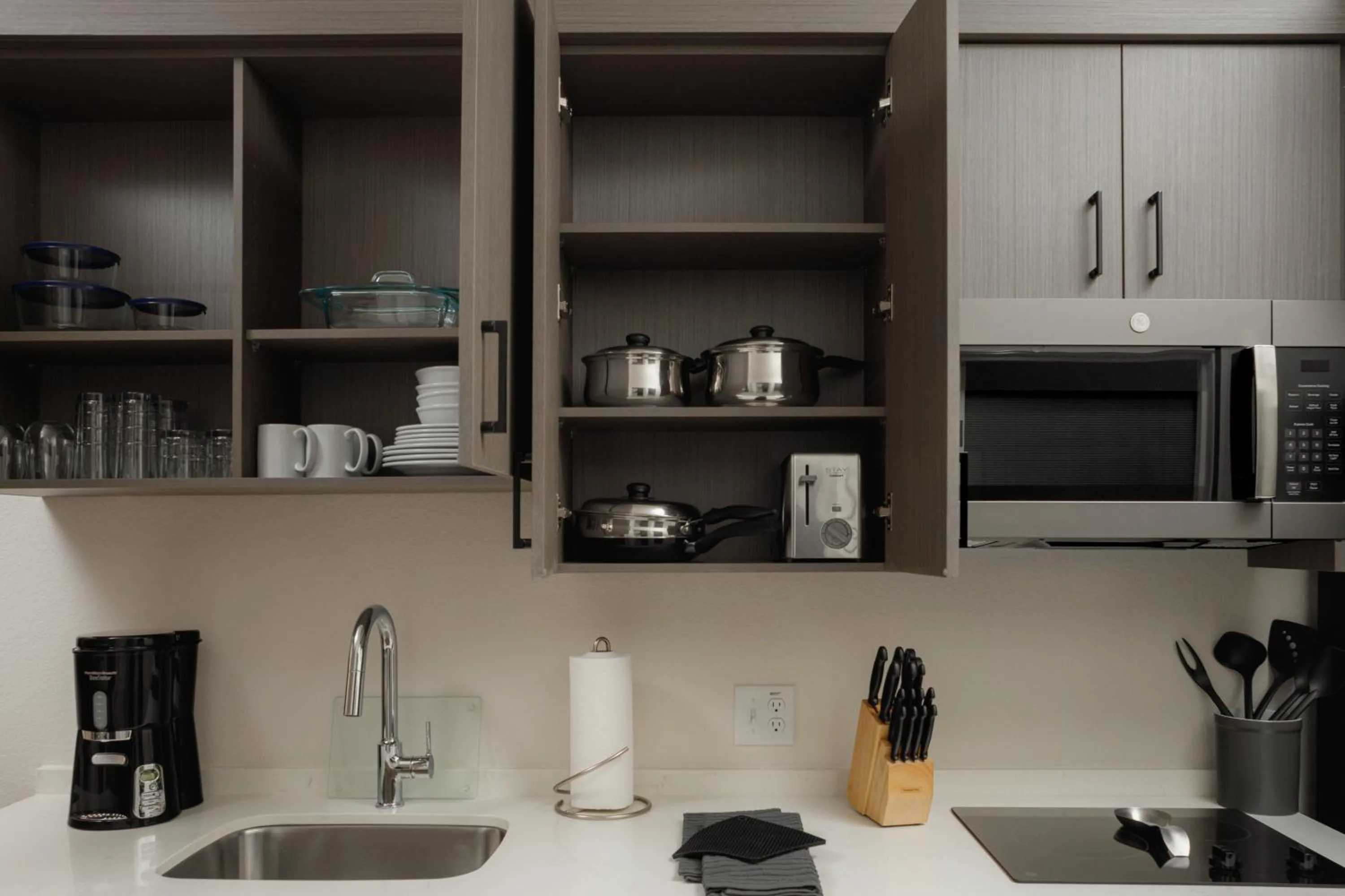 Kitchen or kitchenette in WaterWalk Extended Stay by Wyndham Tucson