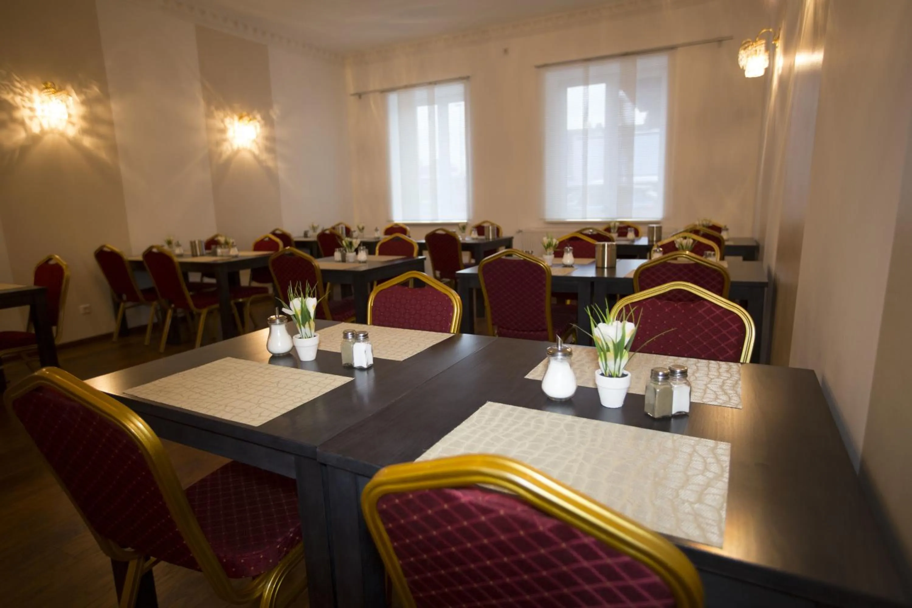 Restaurant/places to eat in AS Hotel