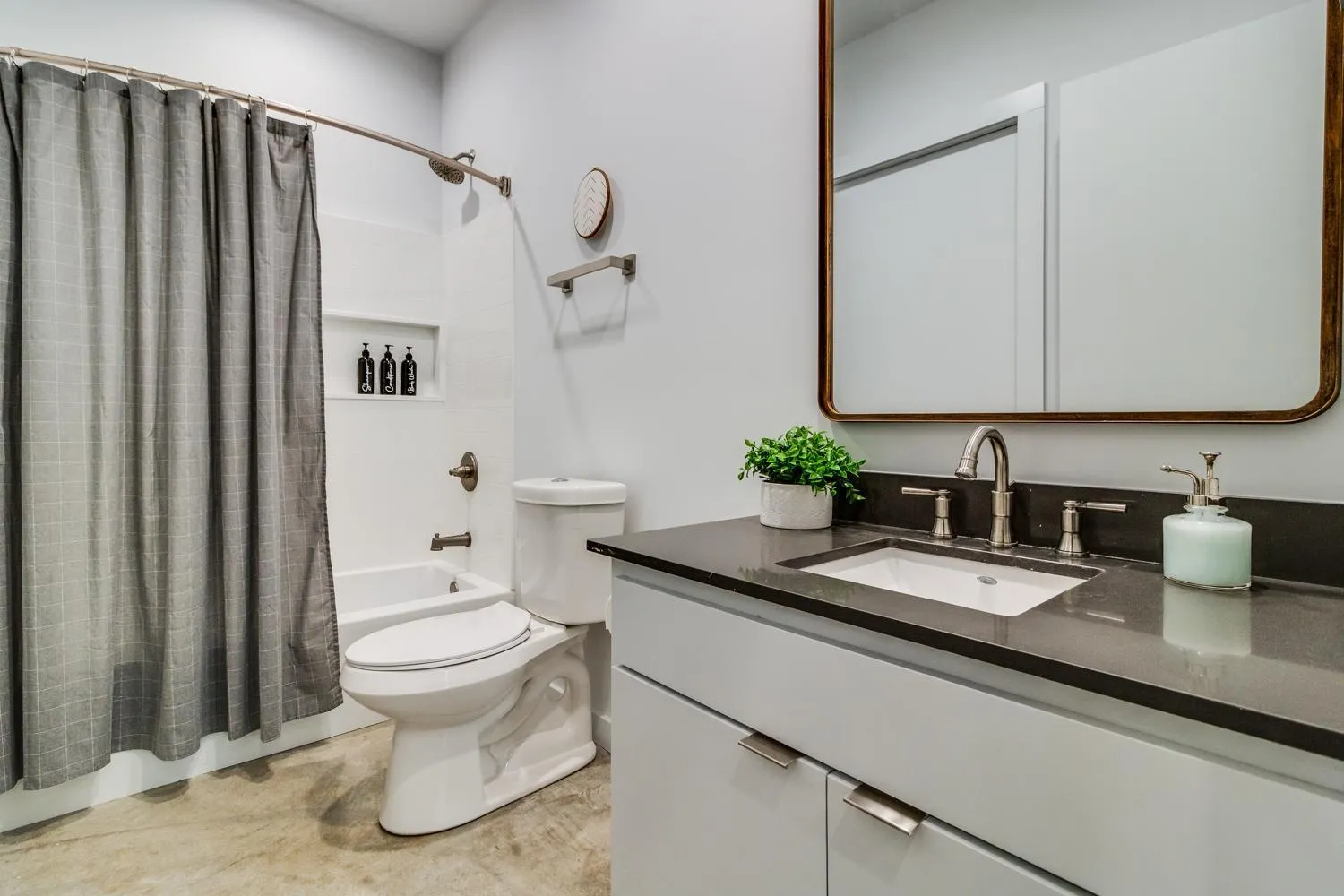 Toilet in The Cypress Flats