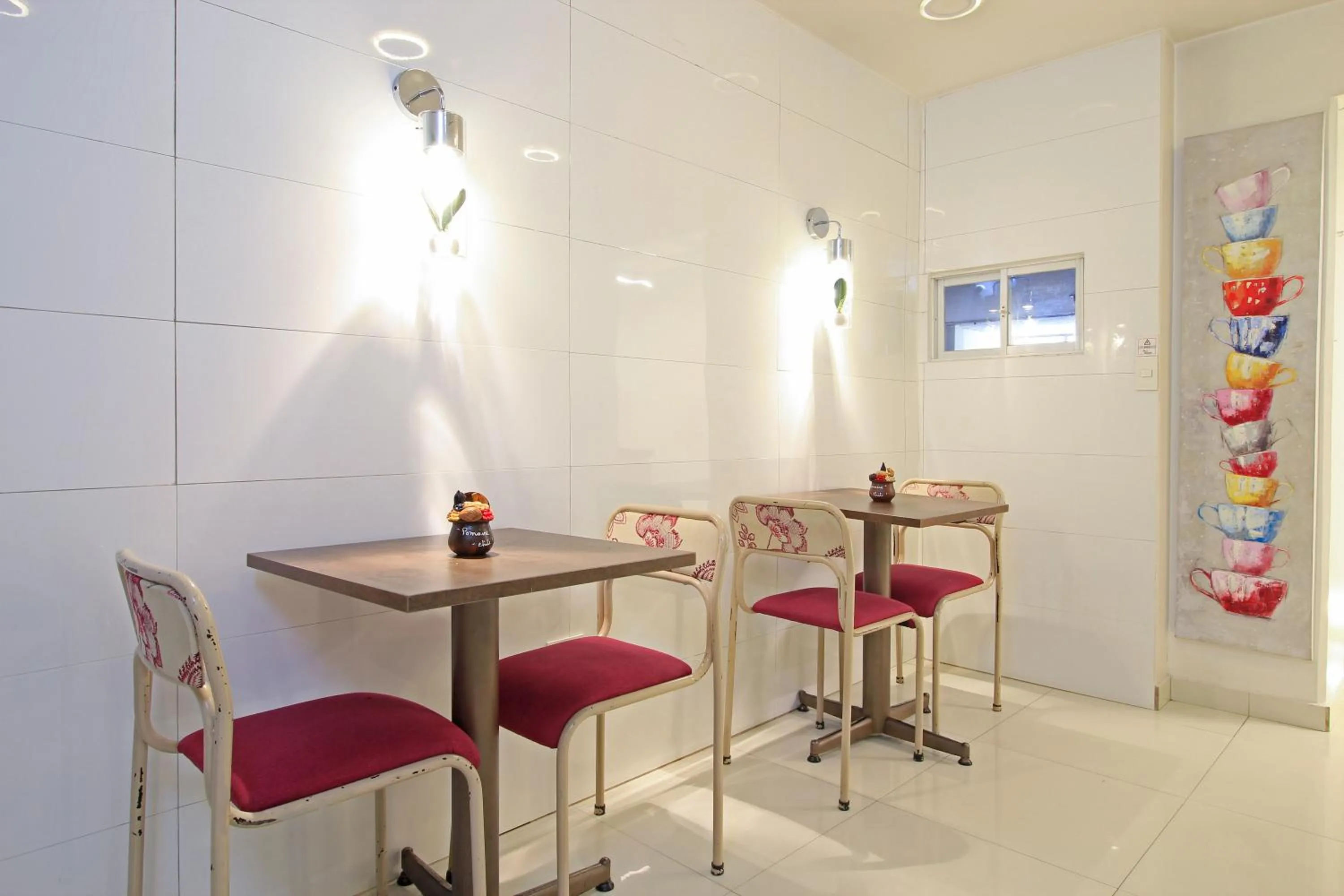 Communal lounge/ TV room in La Rosario Hotel