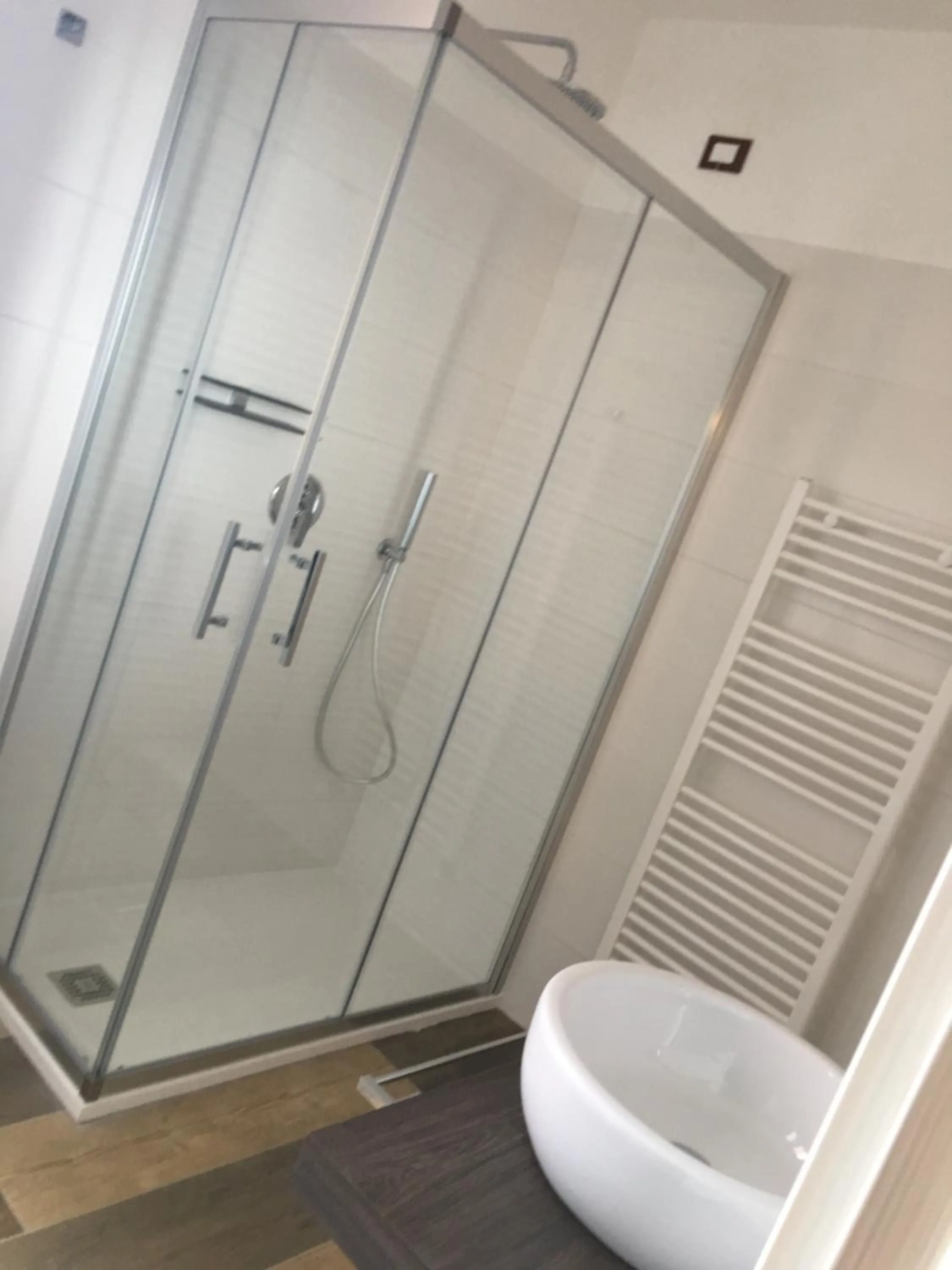 Shower in Hotel Miramonti Seulo Turismo Rurale