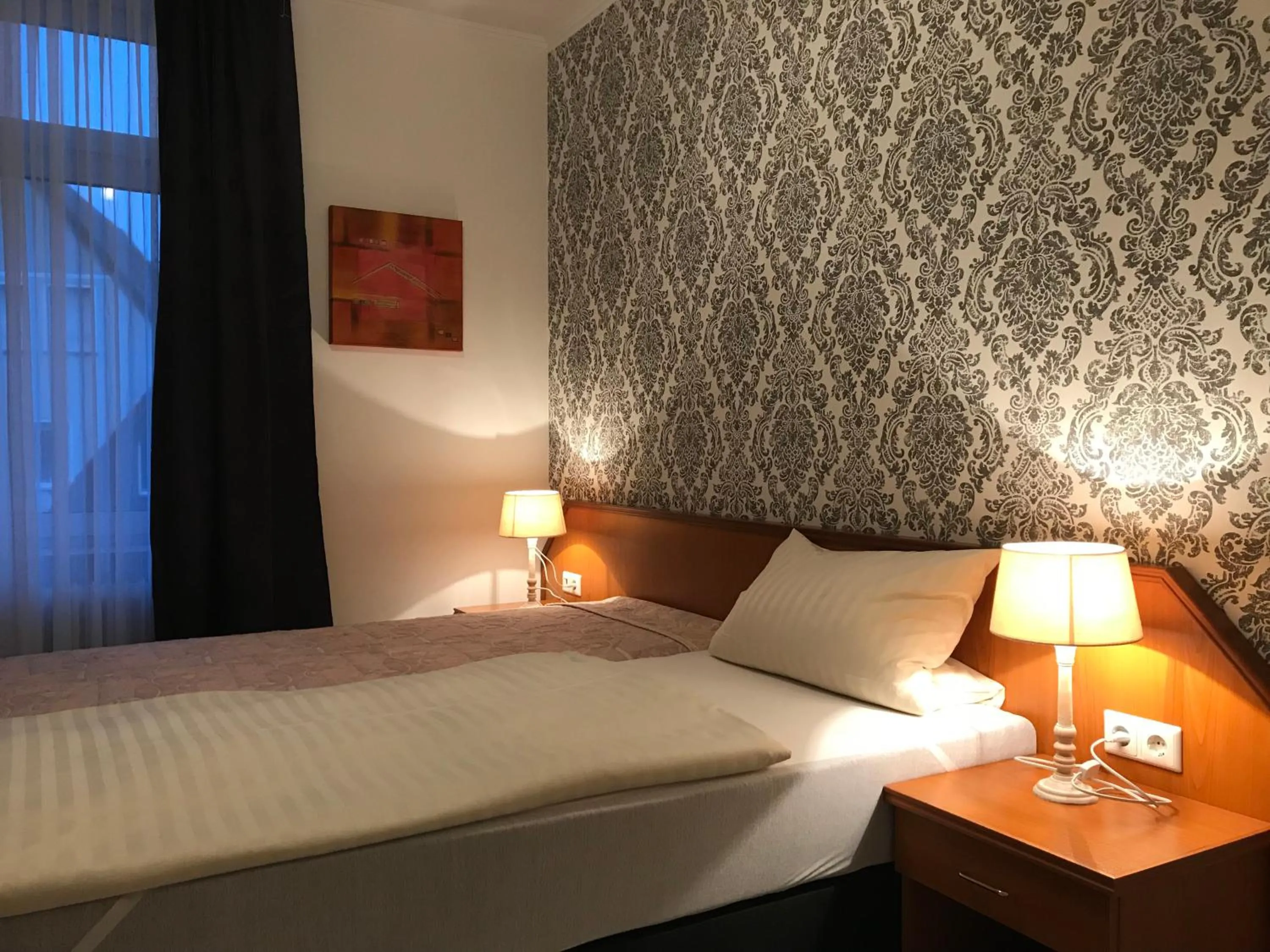 Photo of the whole room, Bed in Hotel Diele