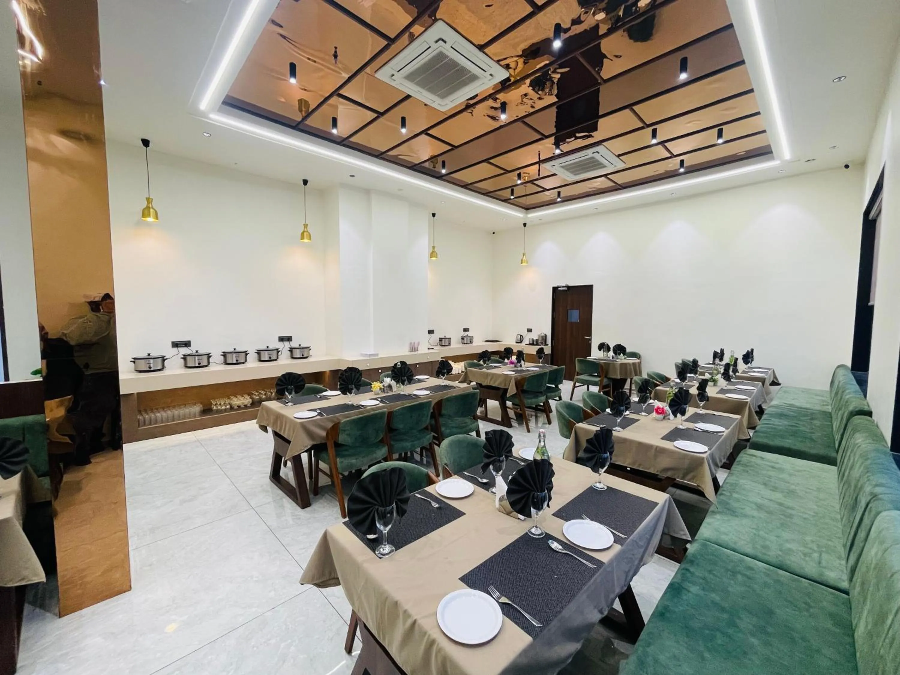 Restaurant/places to eat in VITS Jamnagar