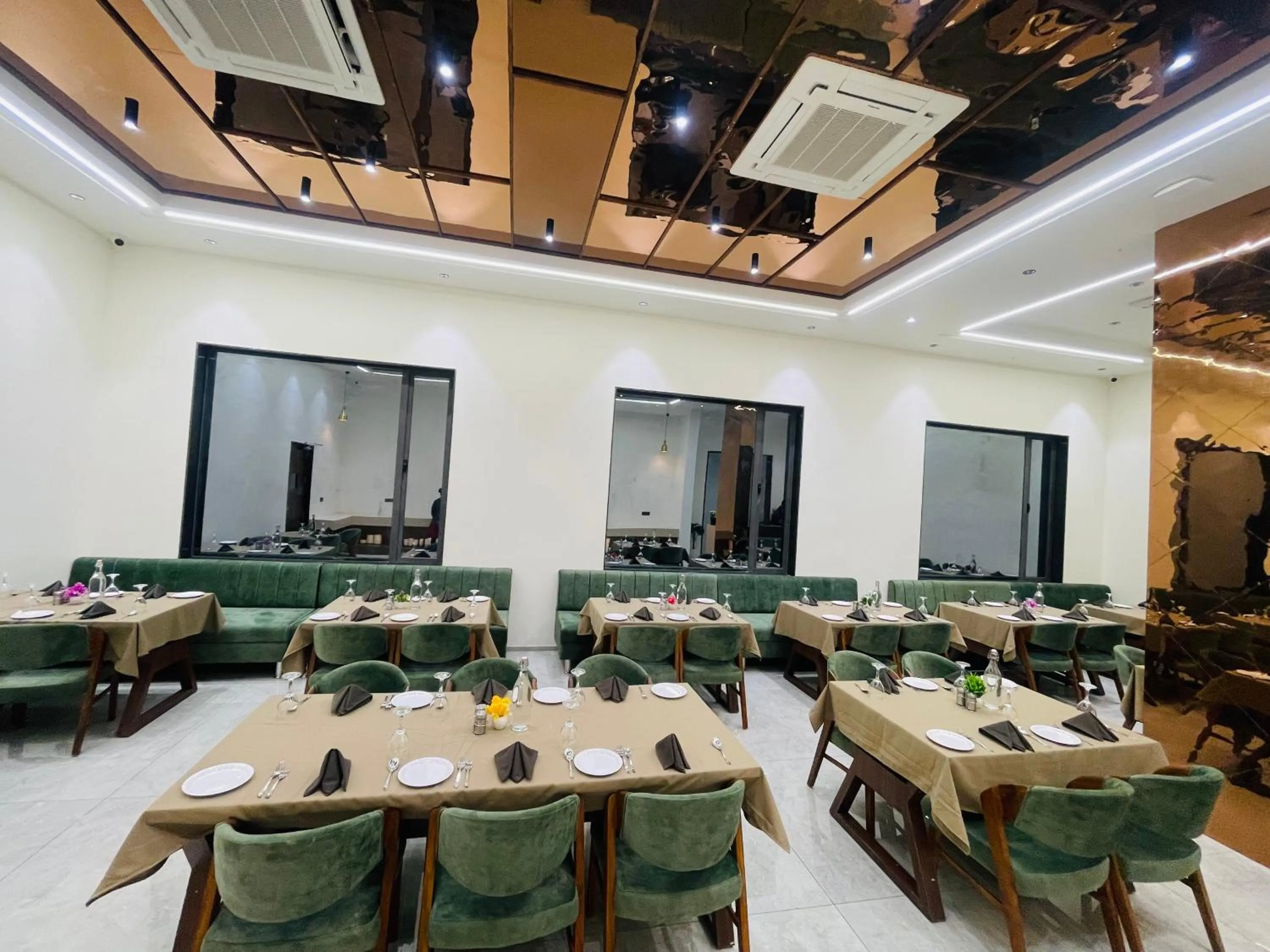 Restaurant/places to eat in VITS Jamnagar