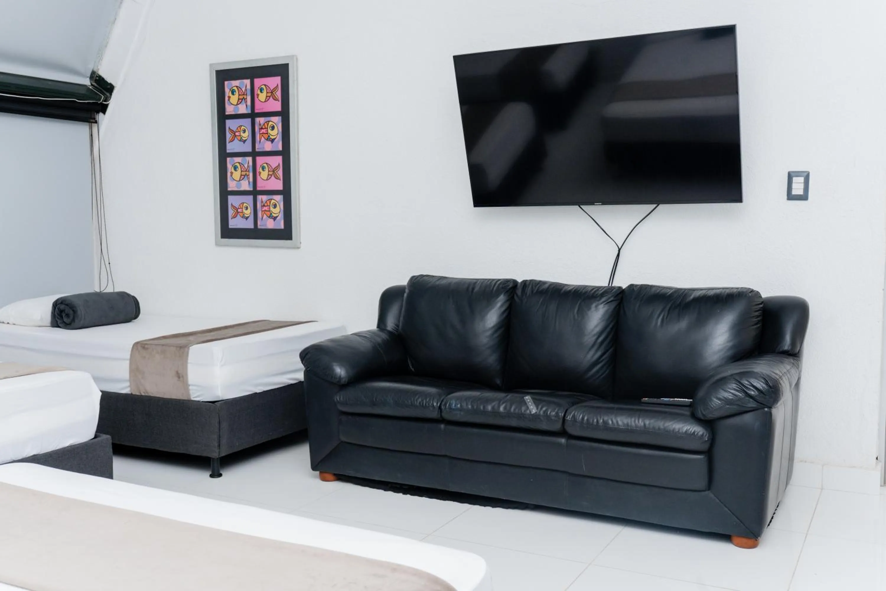 Communal lounge/ TV room in Hotel Kaamú Taganga