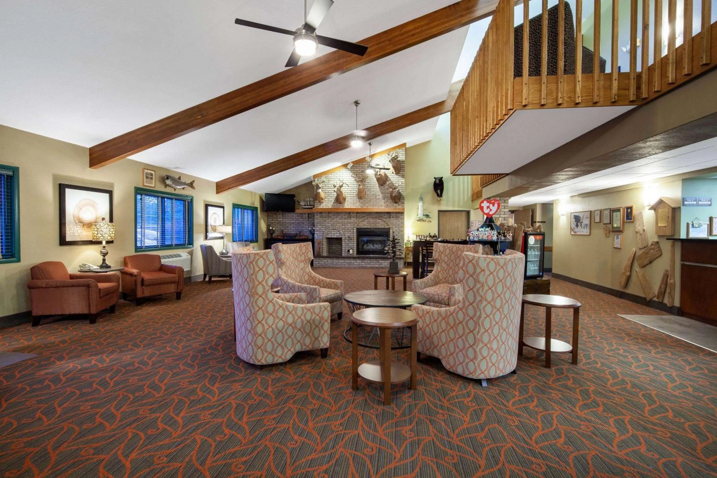 Lobby or reception in AmericInn by Wyndham Ashland