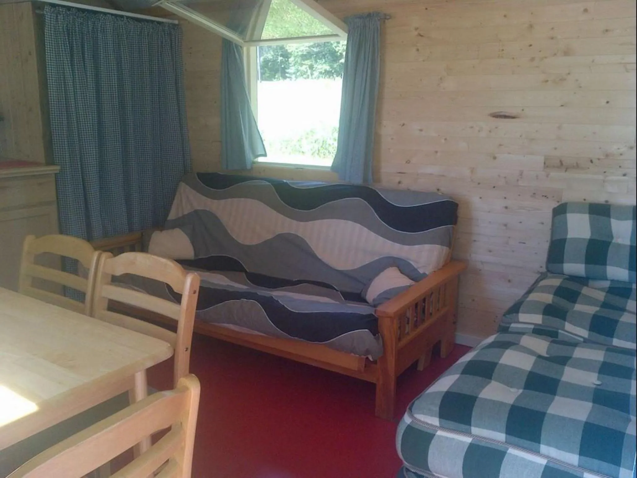 Living room, Bed in Muskoka Shores Cottages