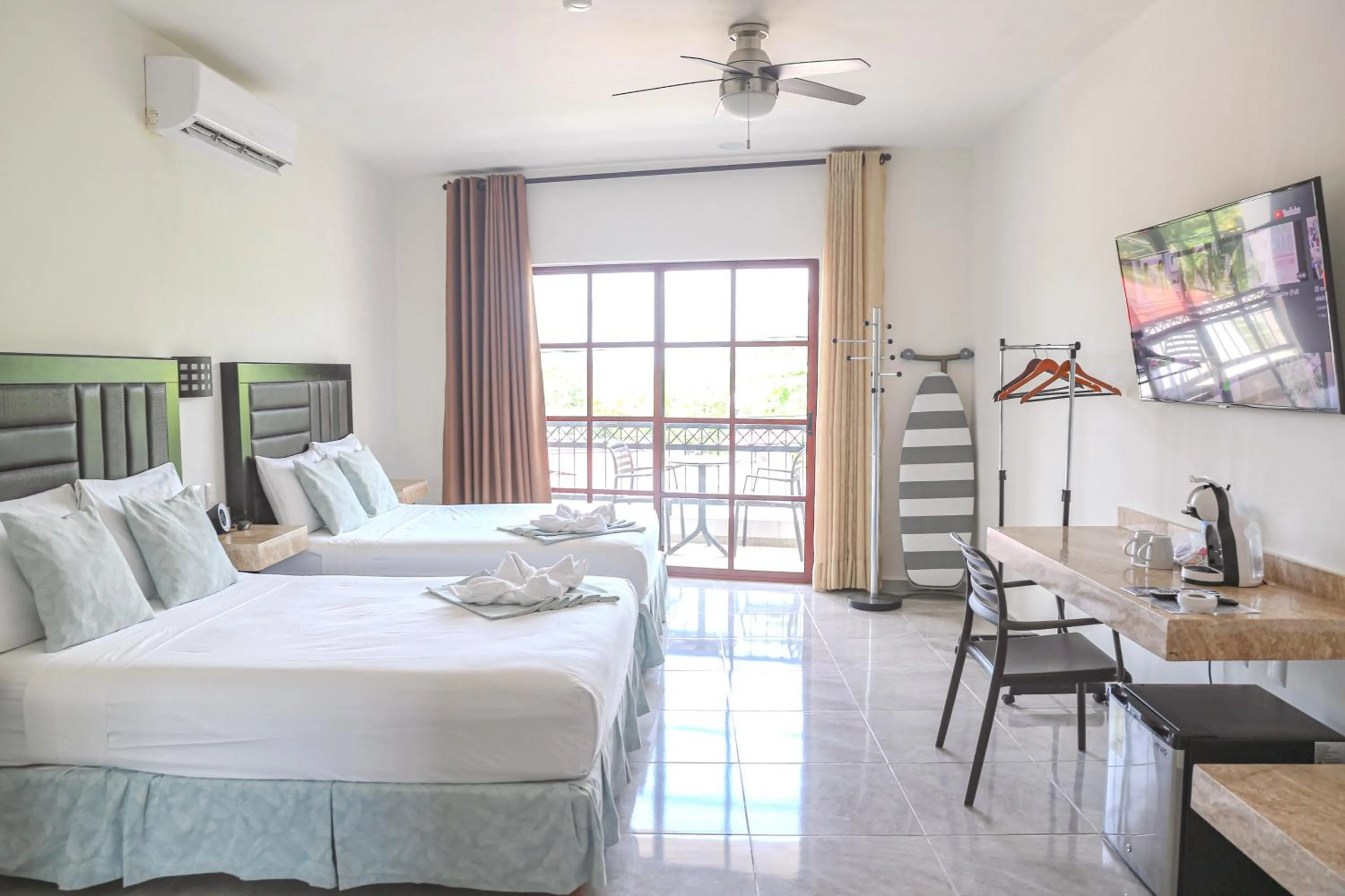 Bed in Hotel Alux x Over Blue