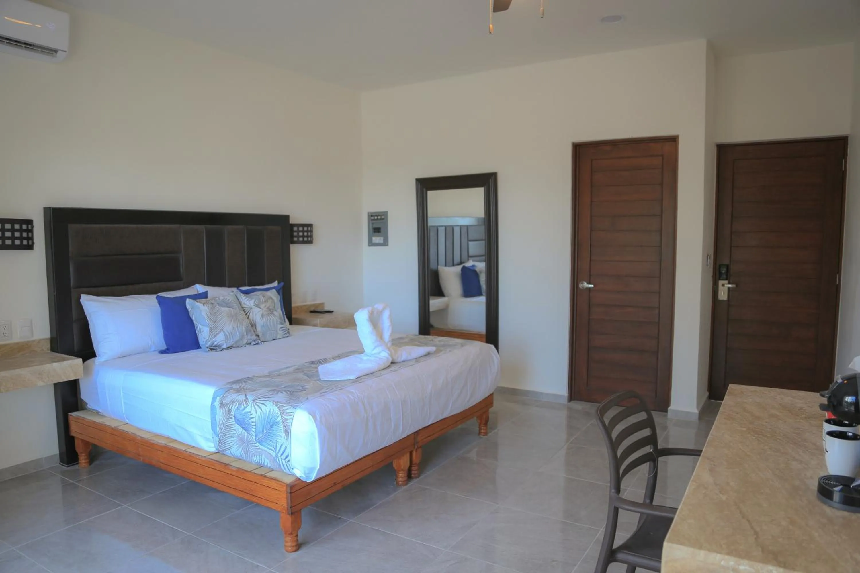 Bed in Hotel Alux x Over Blue