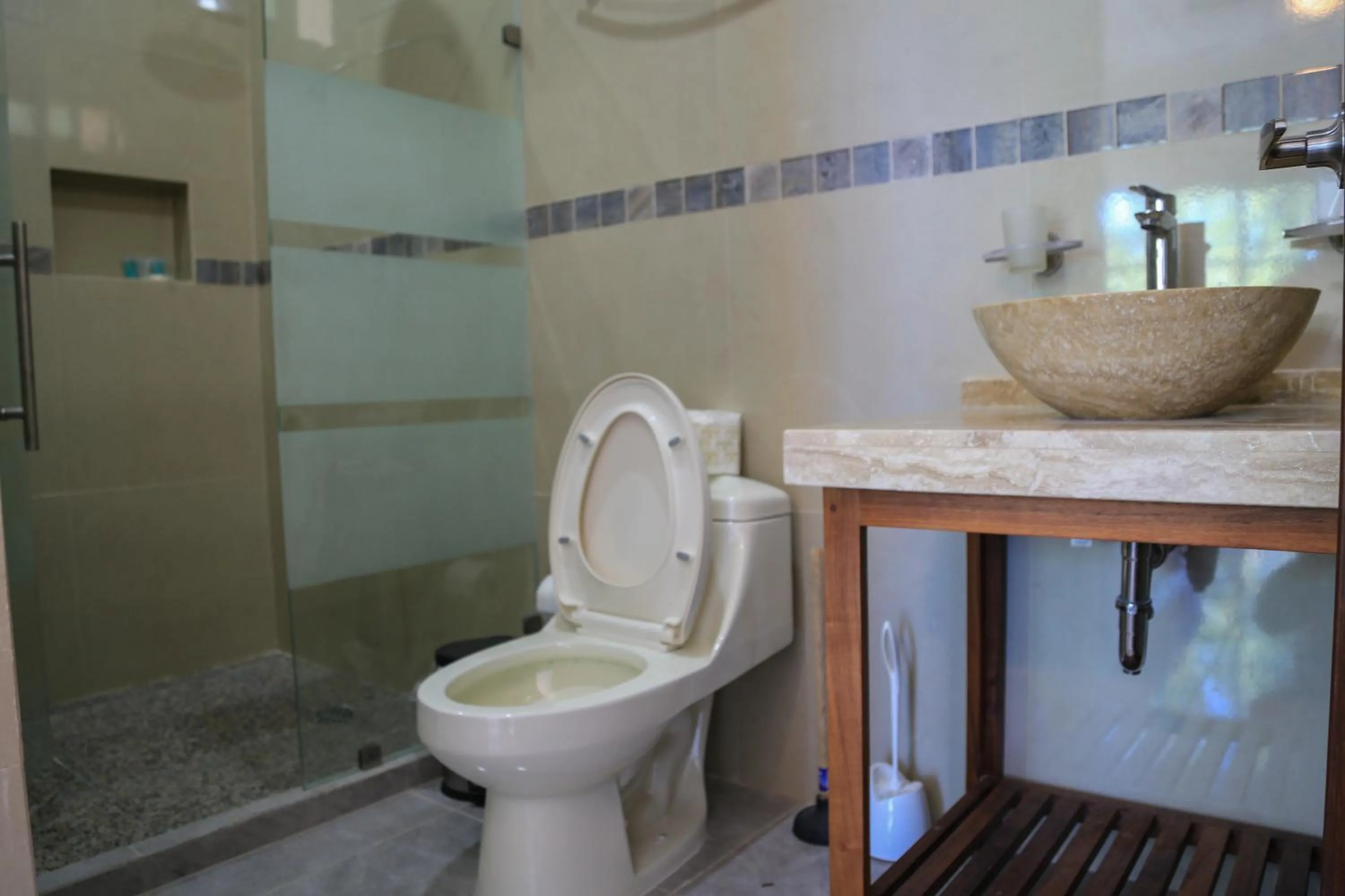 Shower in Hotel Alux x Over Blue