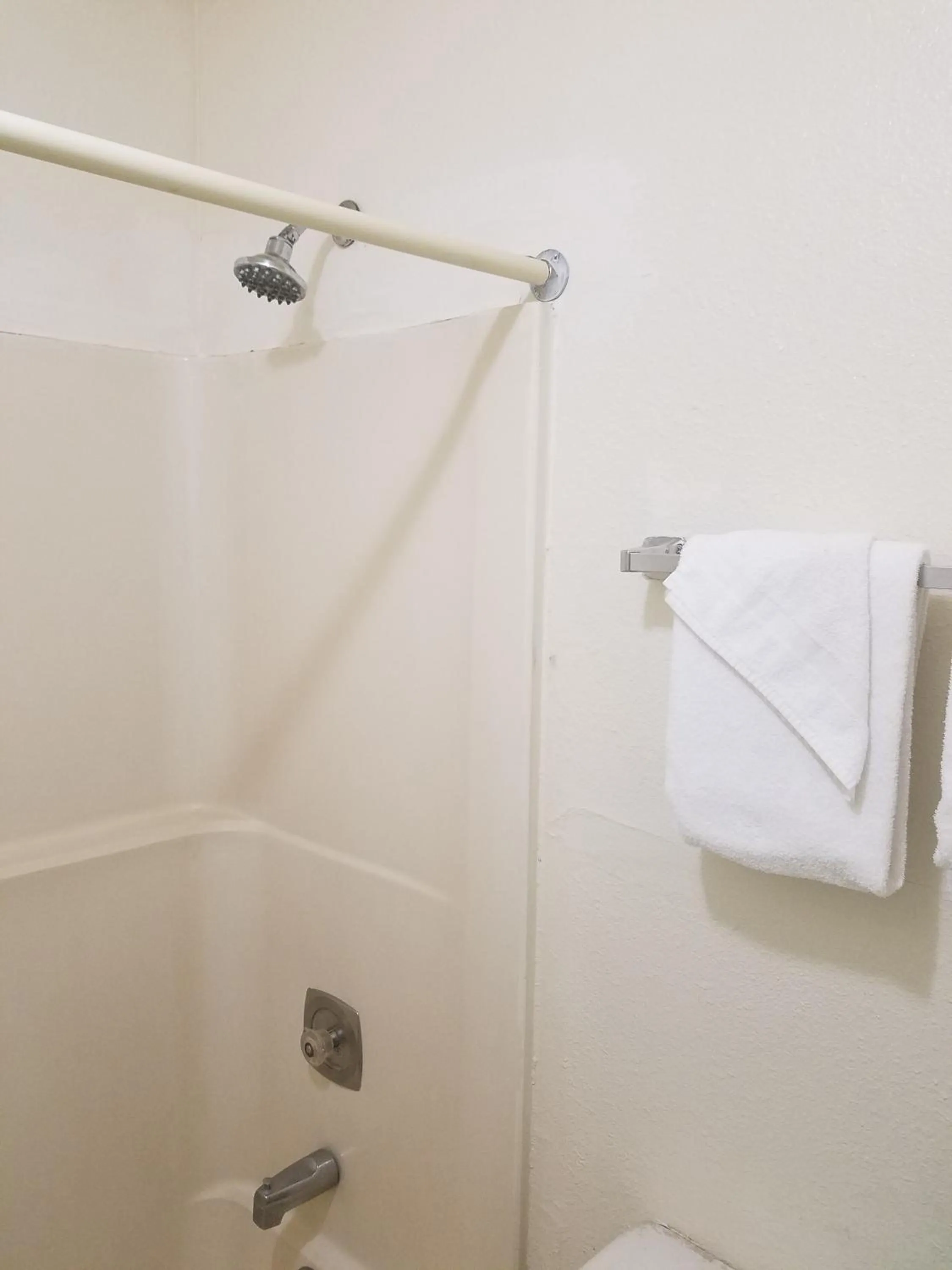 Bathroom in Masters Inn I-26