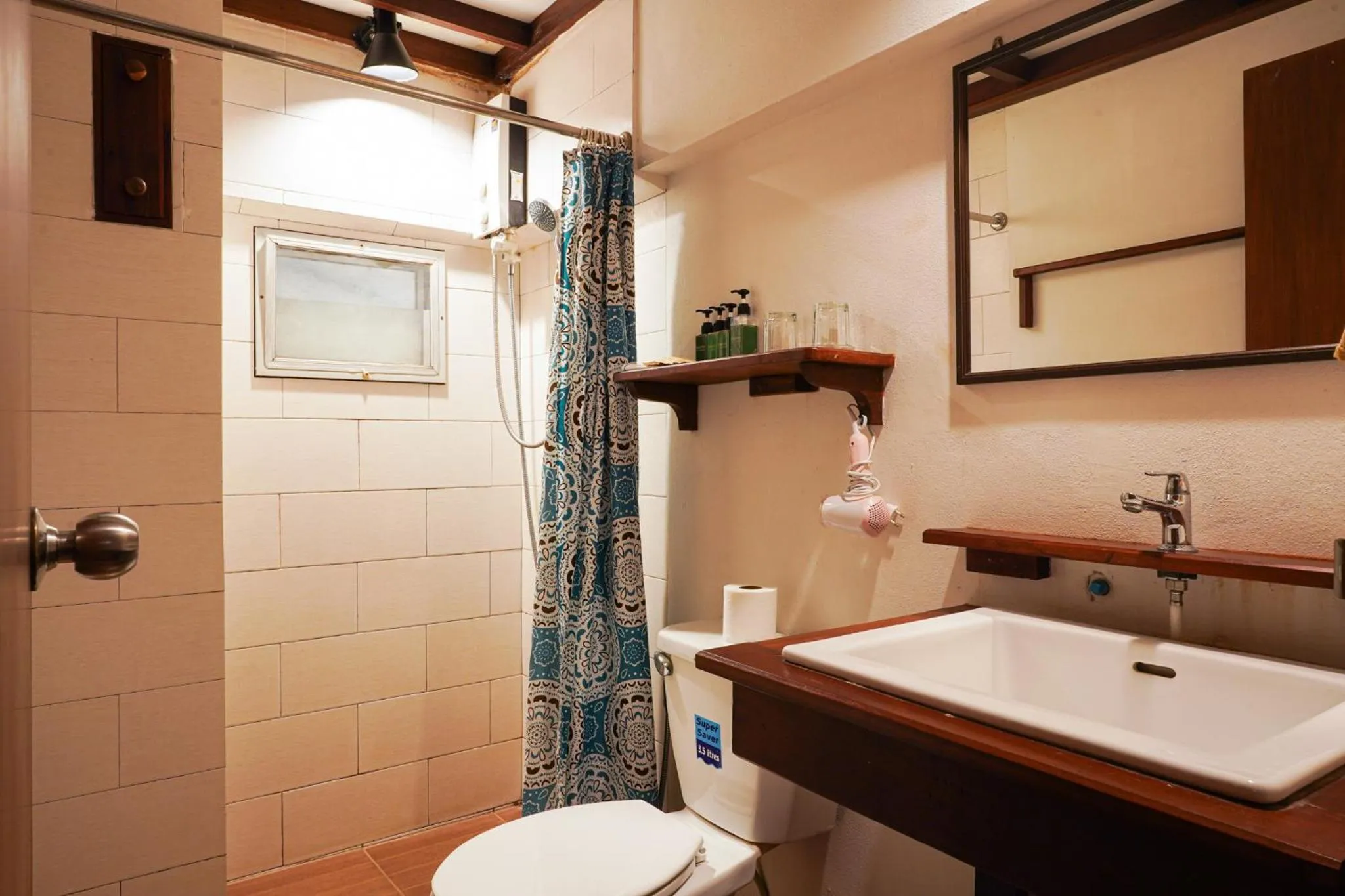 Bathroom in Thanicha Resort Amphawa