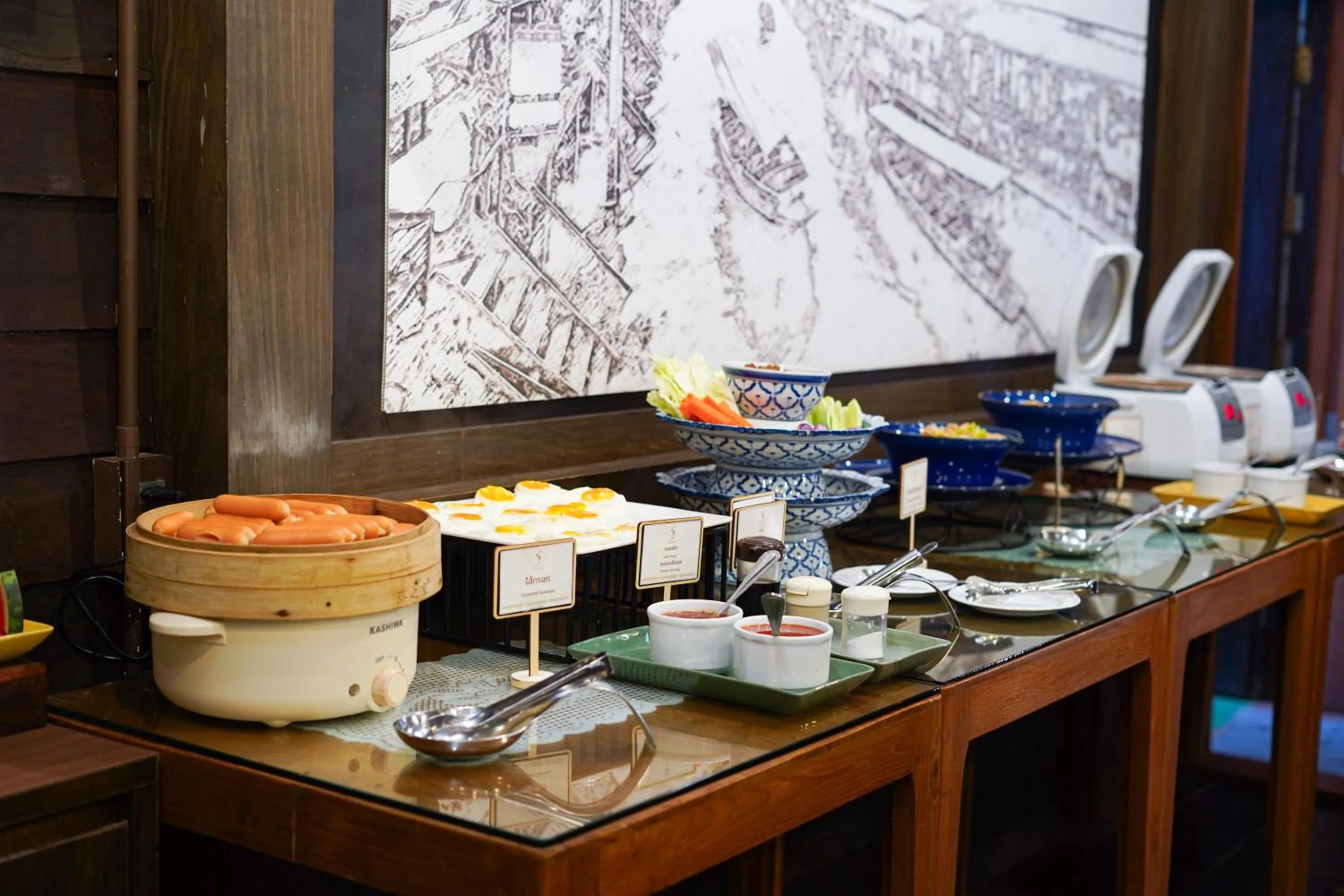 Food and drinks in Thanicha Resort Amphawa