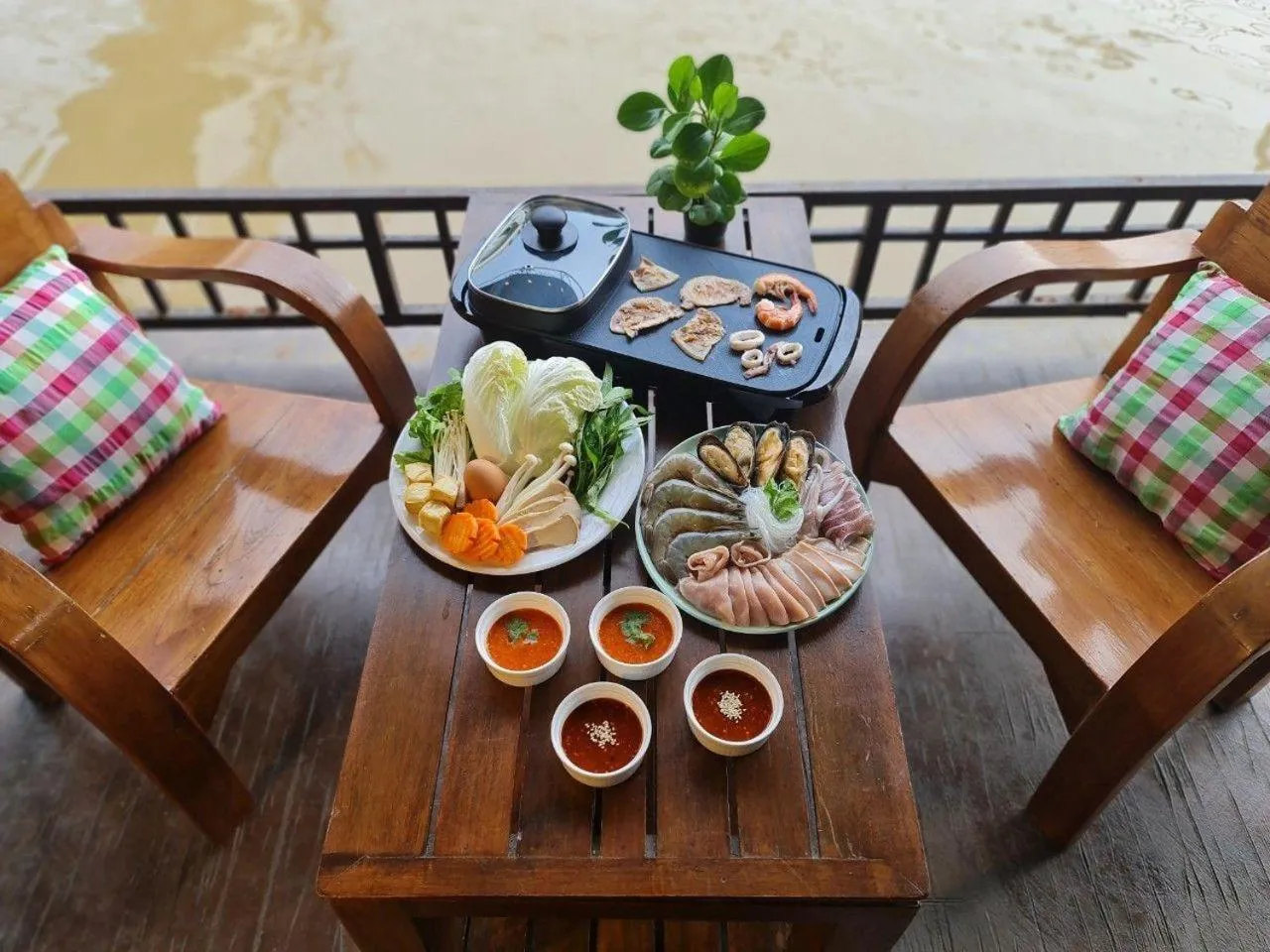 Restaurant/places to eat in Thanicha Resort Amphawa