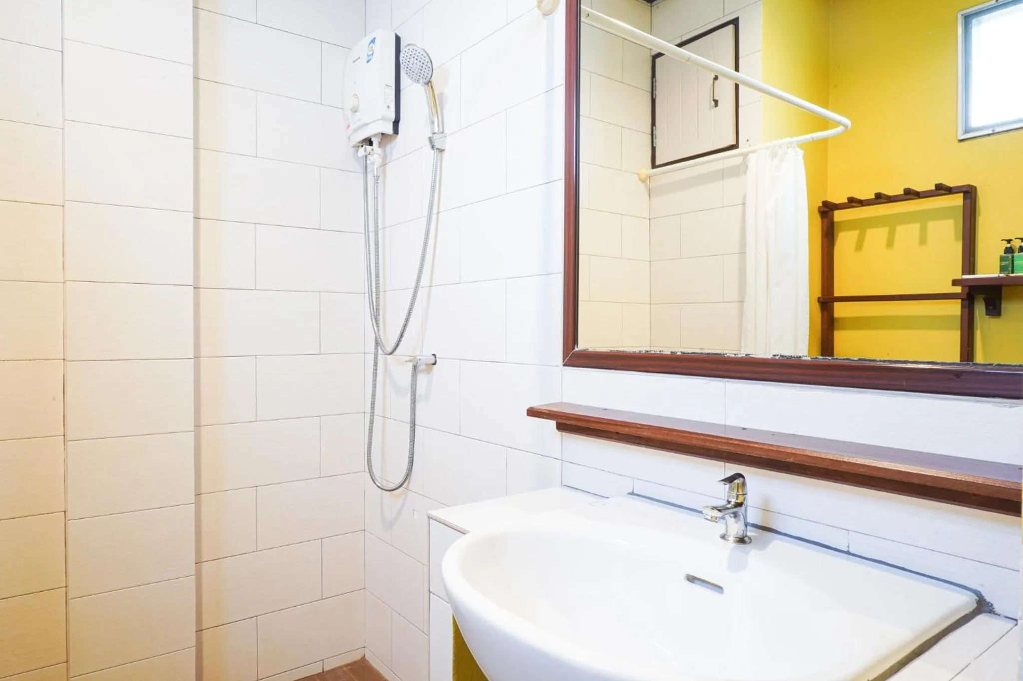 Bathroom in Thanicha Resort Amphawa