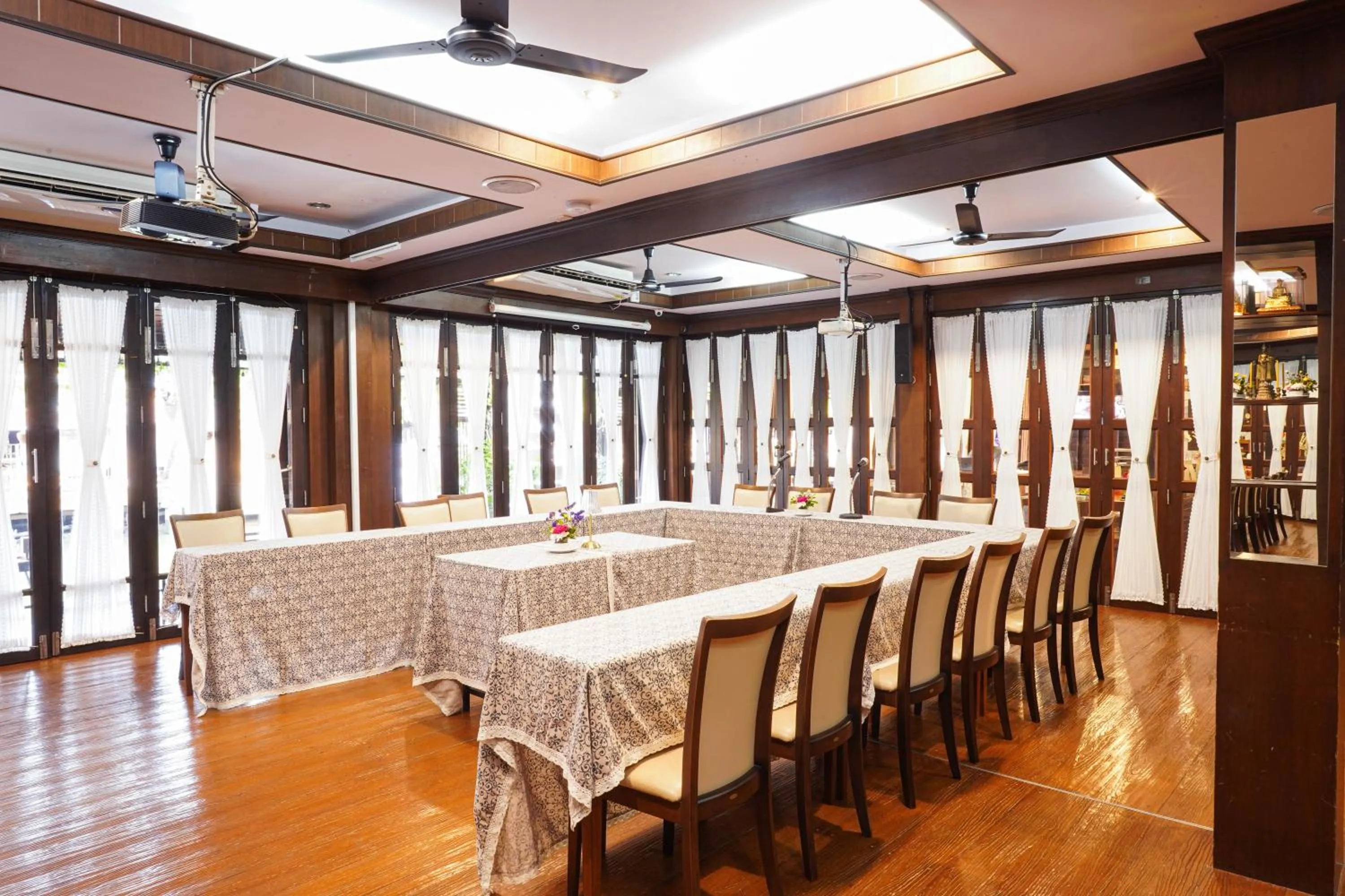 Meeting/conference room in Thanicha Resort Amphawa
