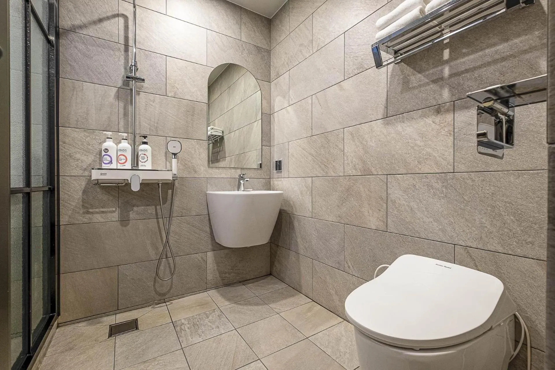 Shower in Heritage31 Hotel