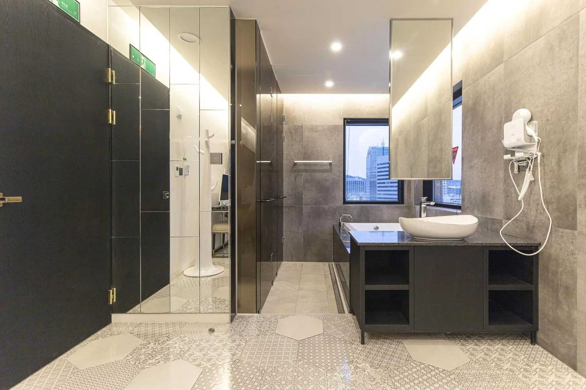 Shower in Heritage31 Hotel