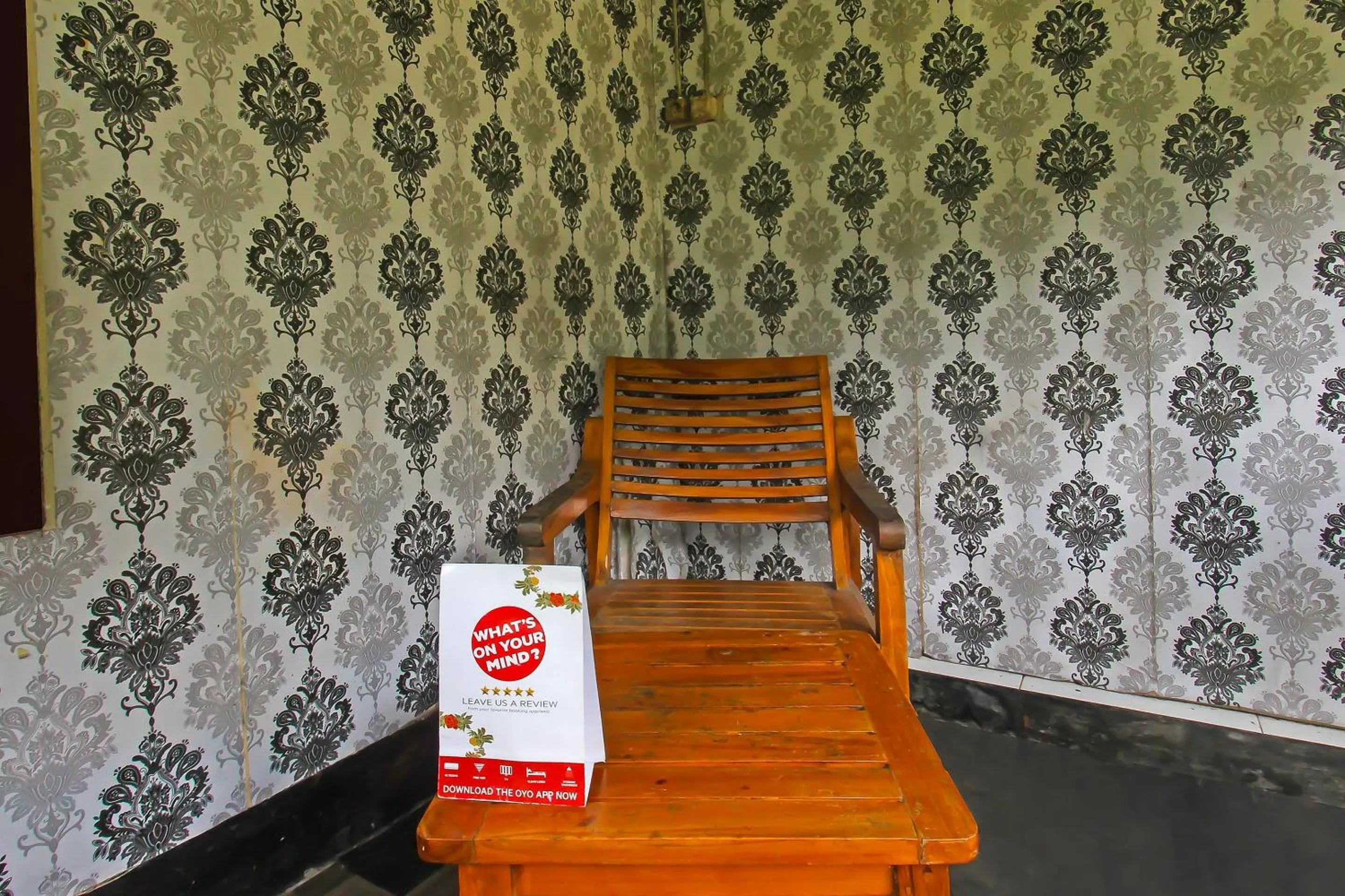 Lobby or reception in Hotel O Jati Homestay Near Taman Suranadi